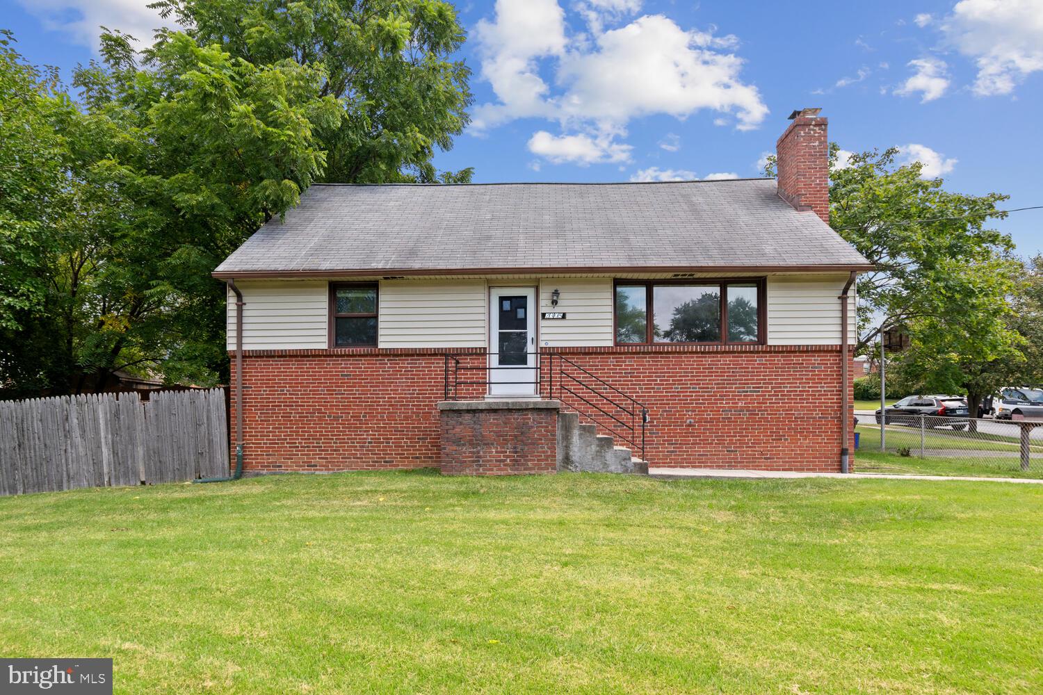 2305 DOUGLAS COURT