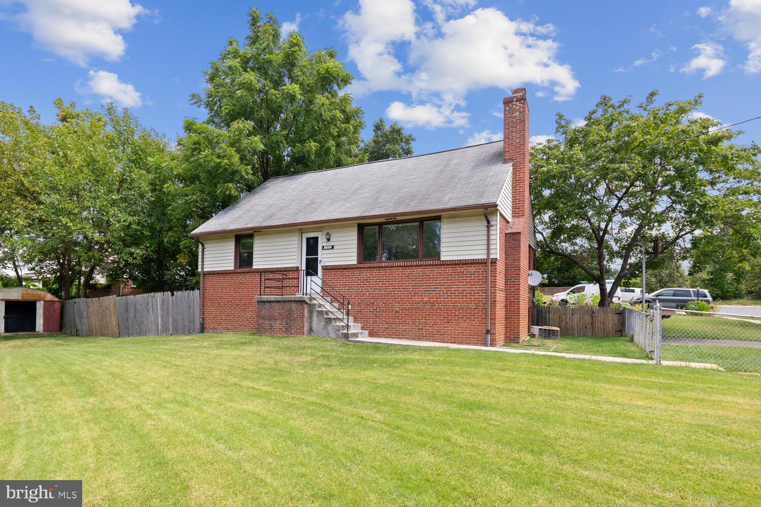 2305 DOUGLAS COURT