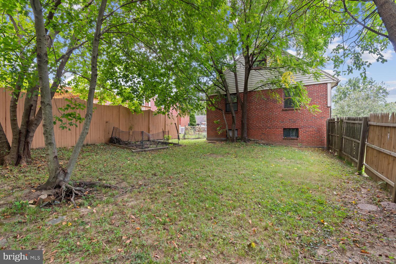 2305 DOUGLAS COURT