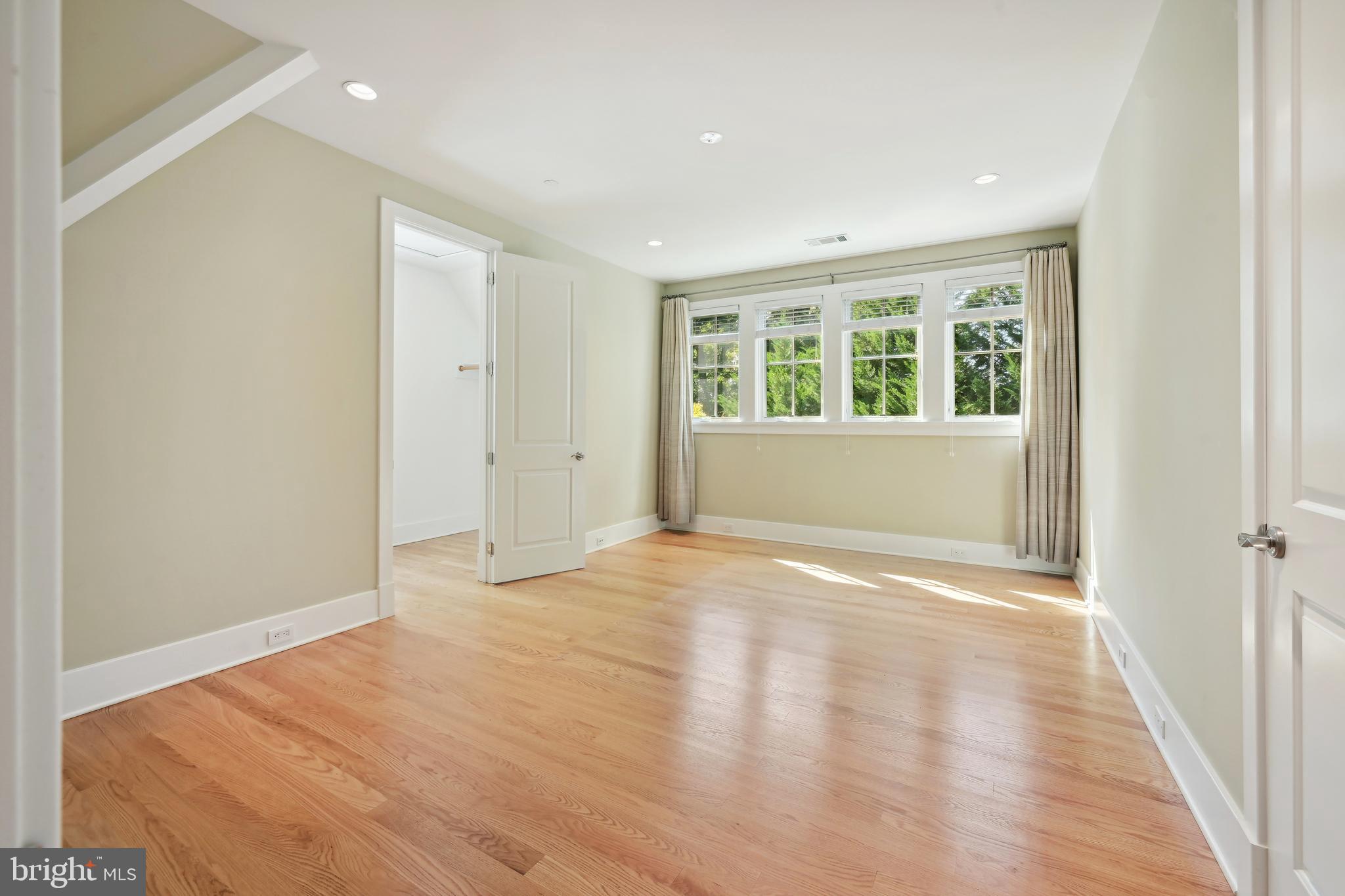 7021 OAK FOREST LANE