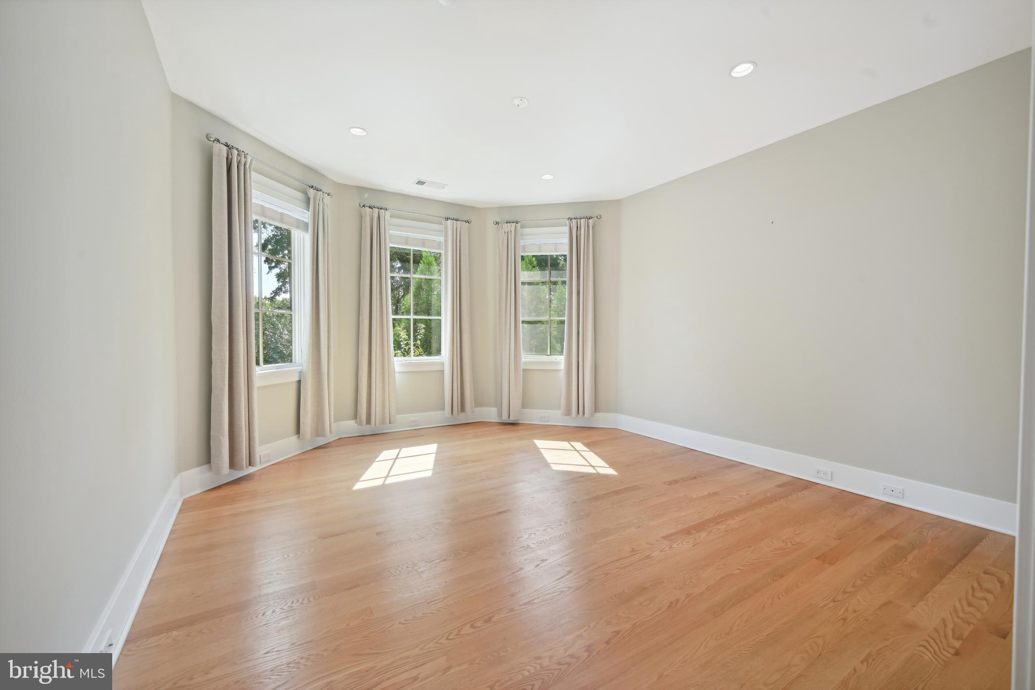 7021 OAK FOREST LANE