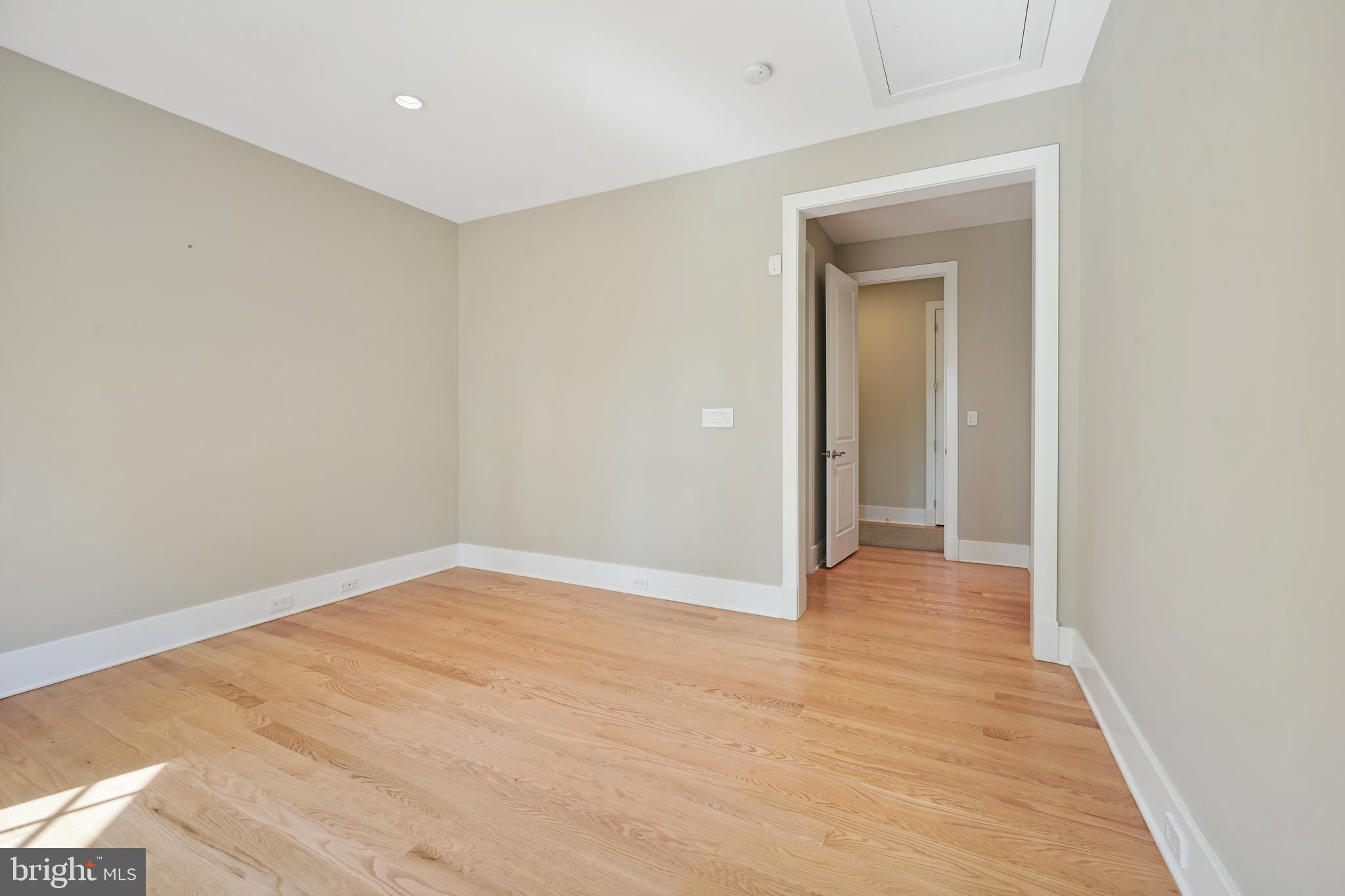 7021 OAK FOREST LANE