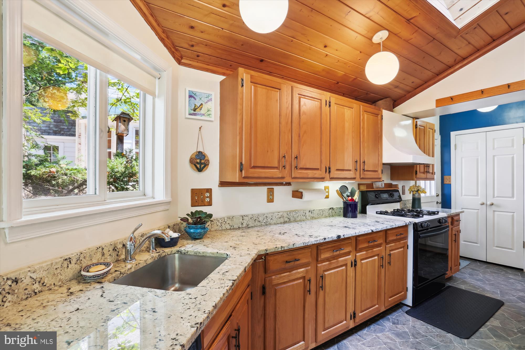 2803 WASHINGTON AVENUE