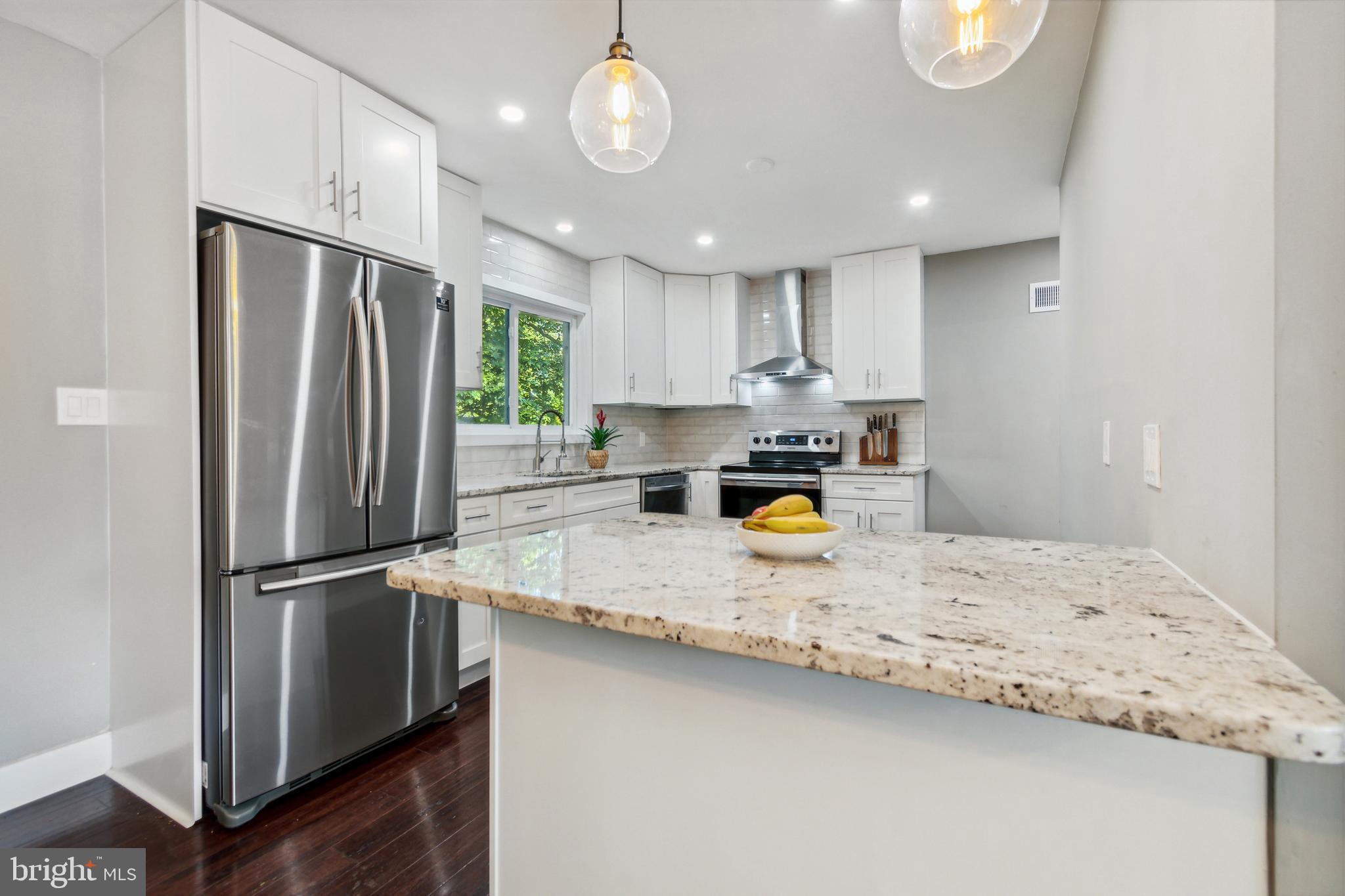 1128 CRESTHAVEN DRIVE