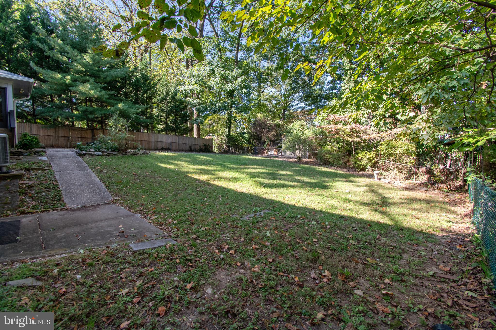 1128 CRESTHAVEN DRIVE