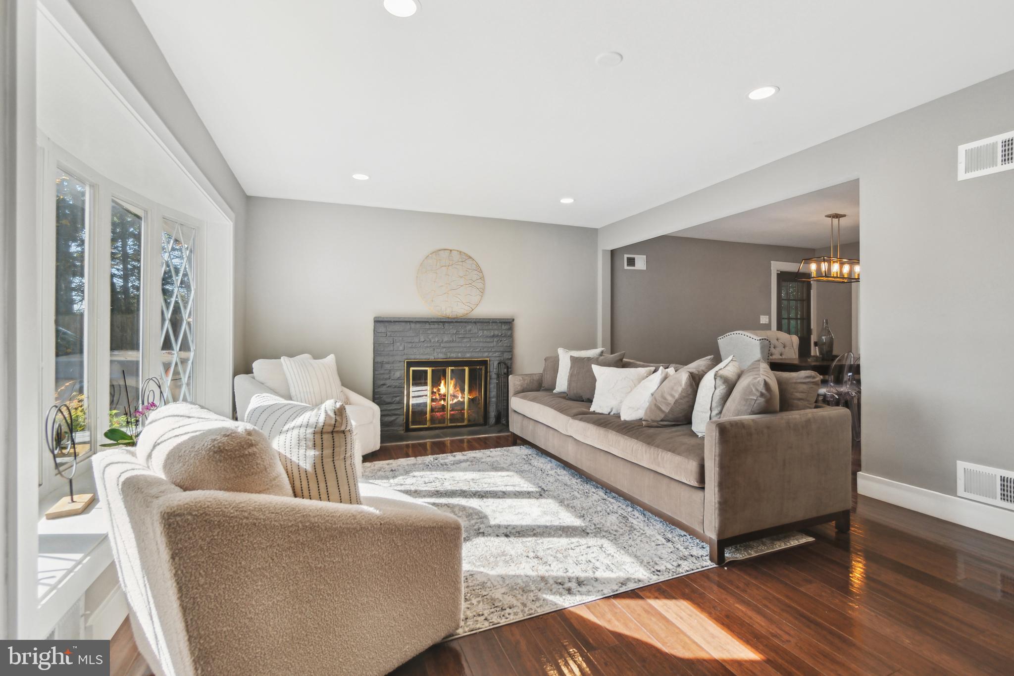 1128 CRESTHAVEN DRIVE