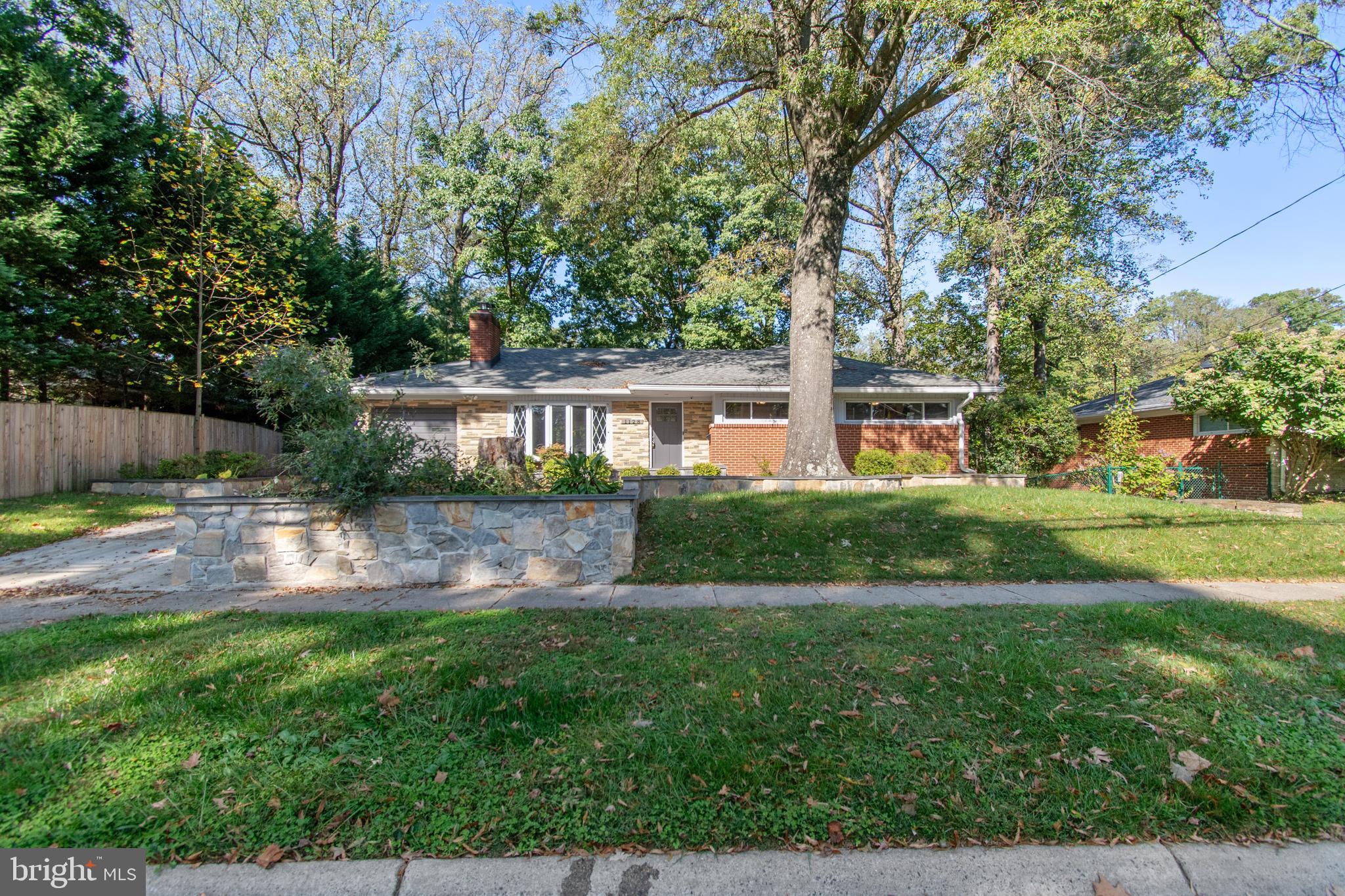 1128 CRESTHAVEN DRIVE