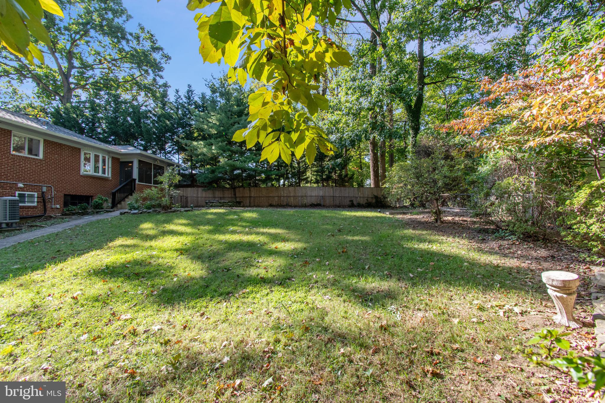 1128 CRESTHAVEN DRIVE