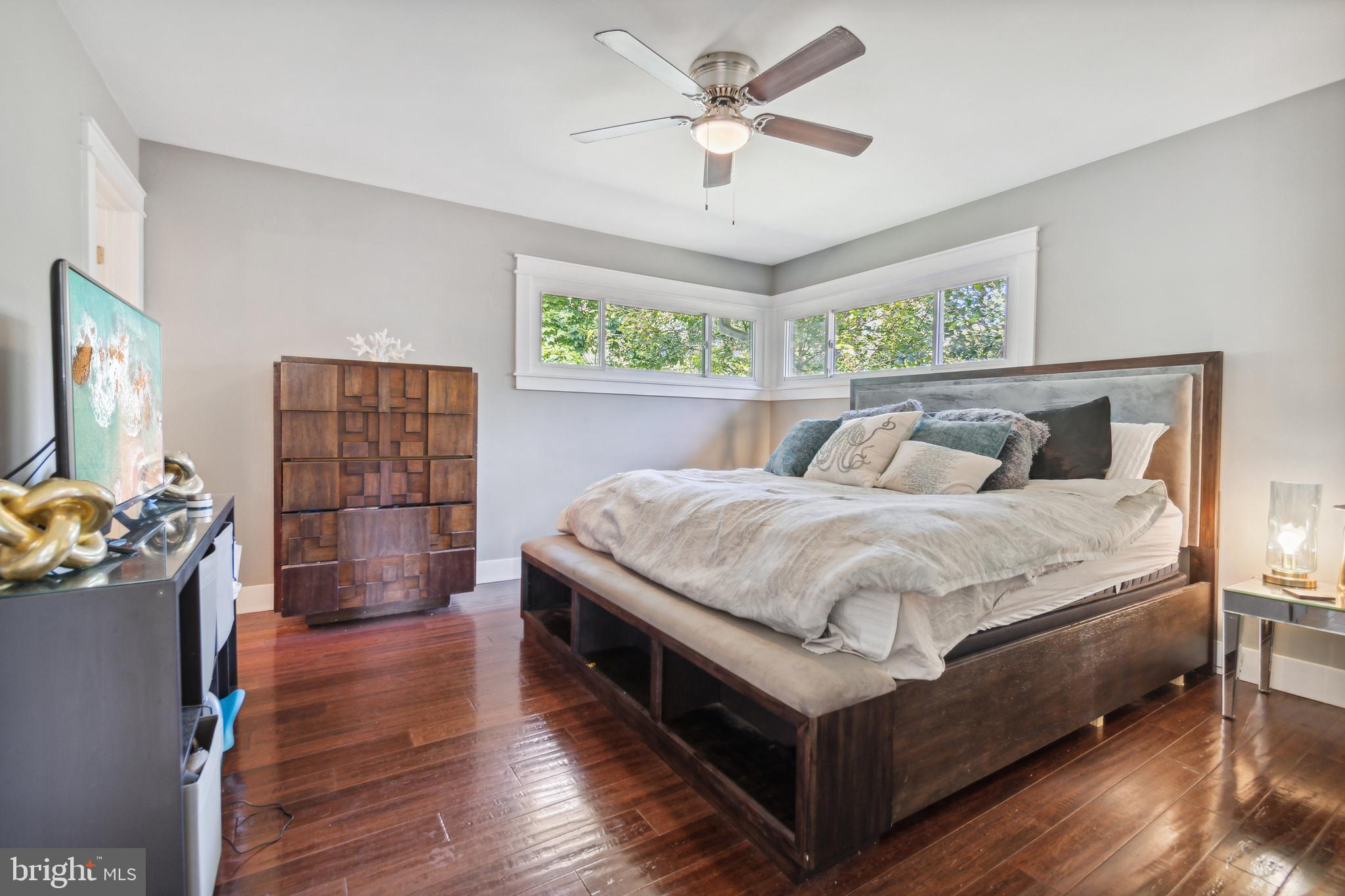 1128 CRESTHAVEN DRIVE