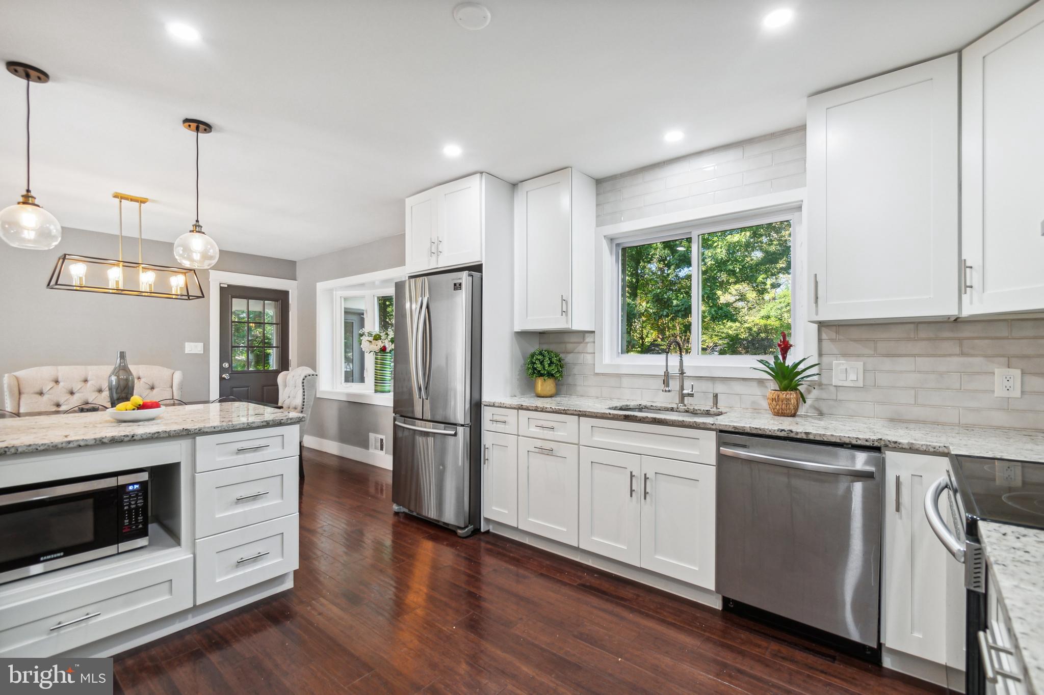 1128 CRESTHAVEN DRIVE