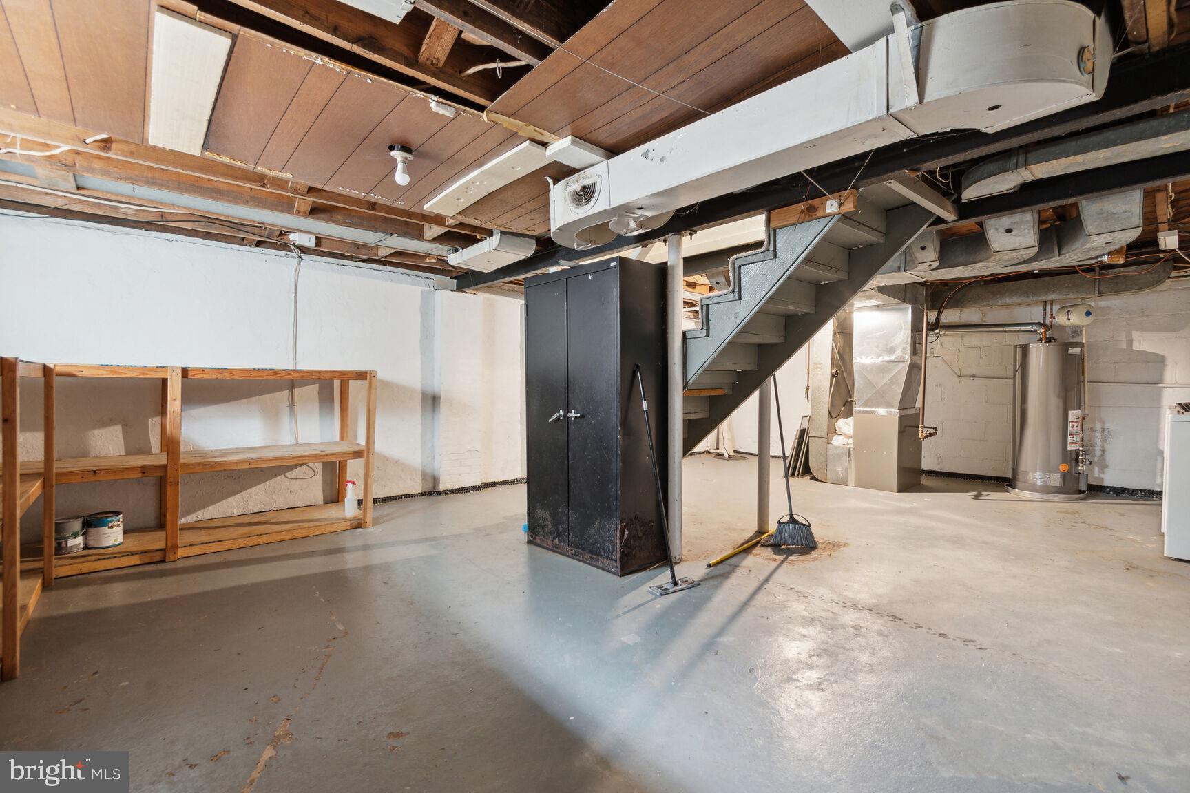 10007 GARDINER AVENUE