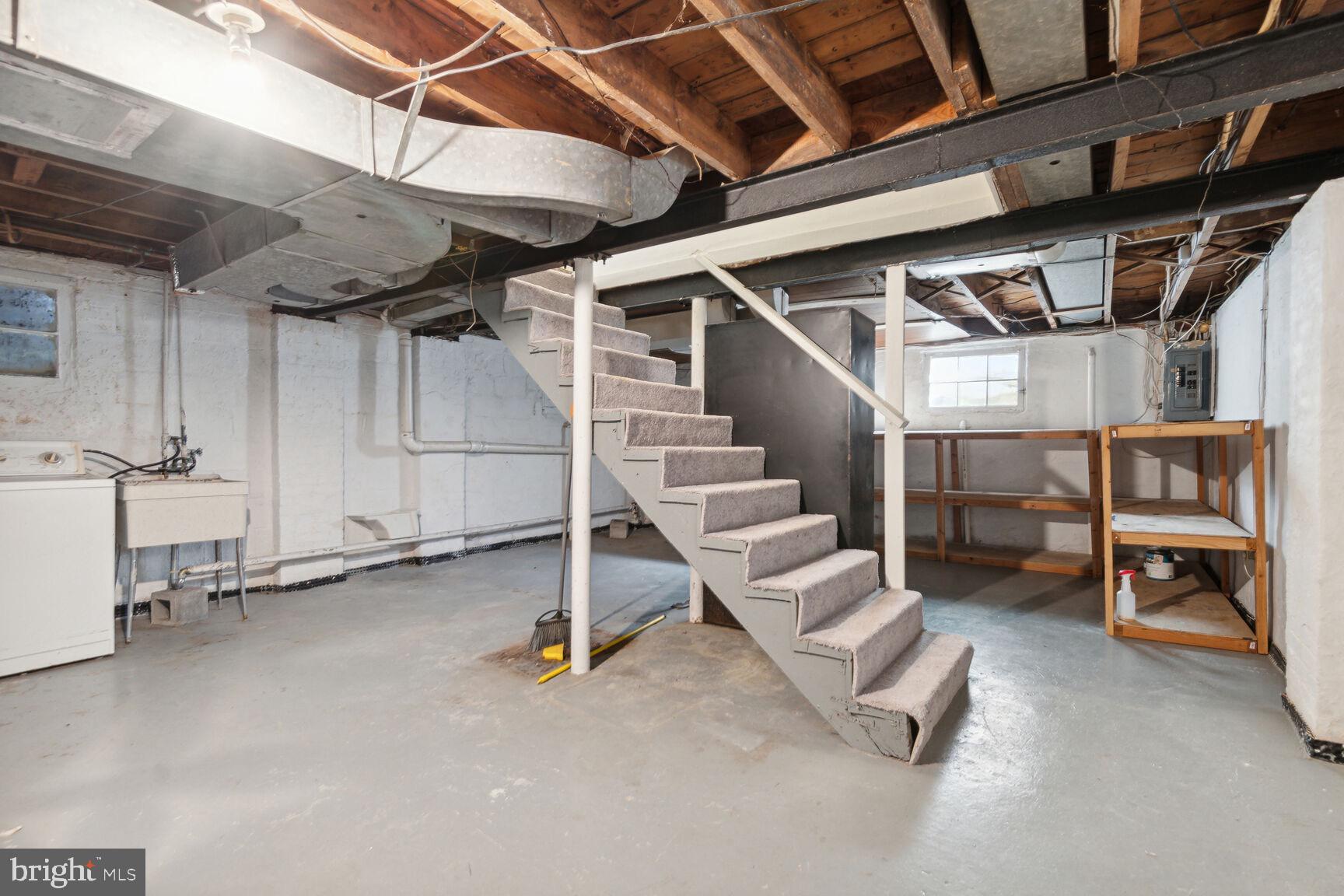 10007 GARDINER AVENUE