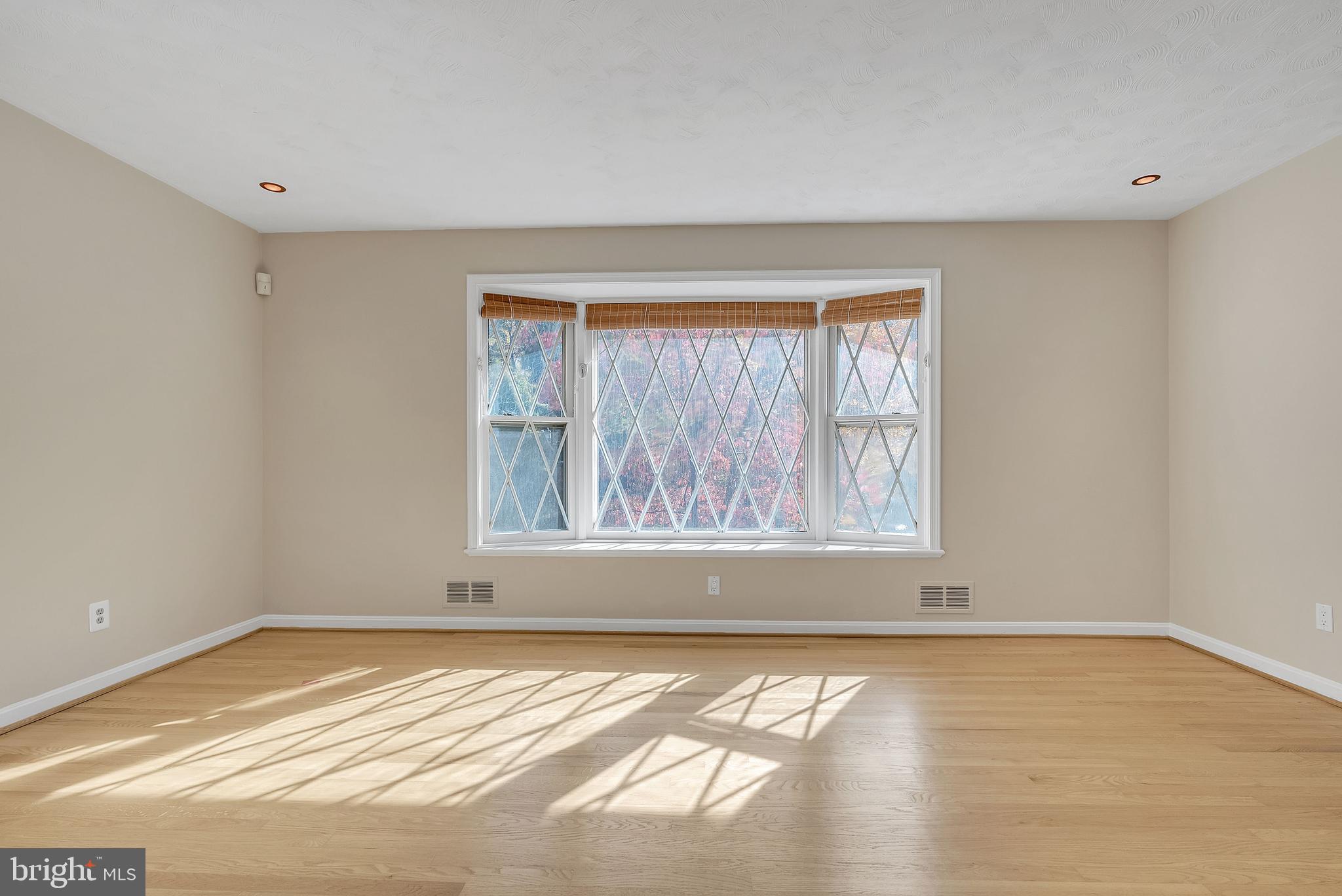 2124 EDGEWATER PARKWAY