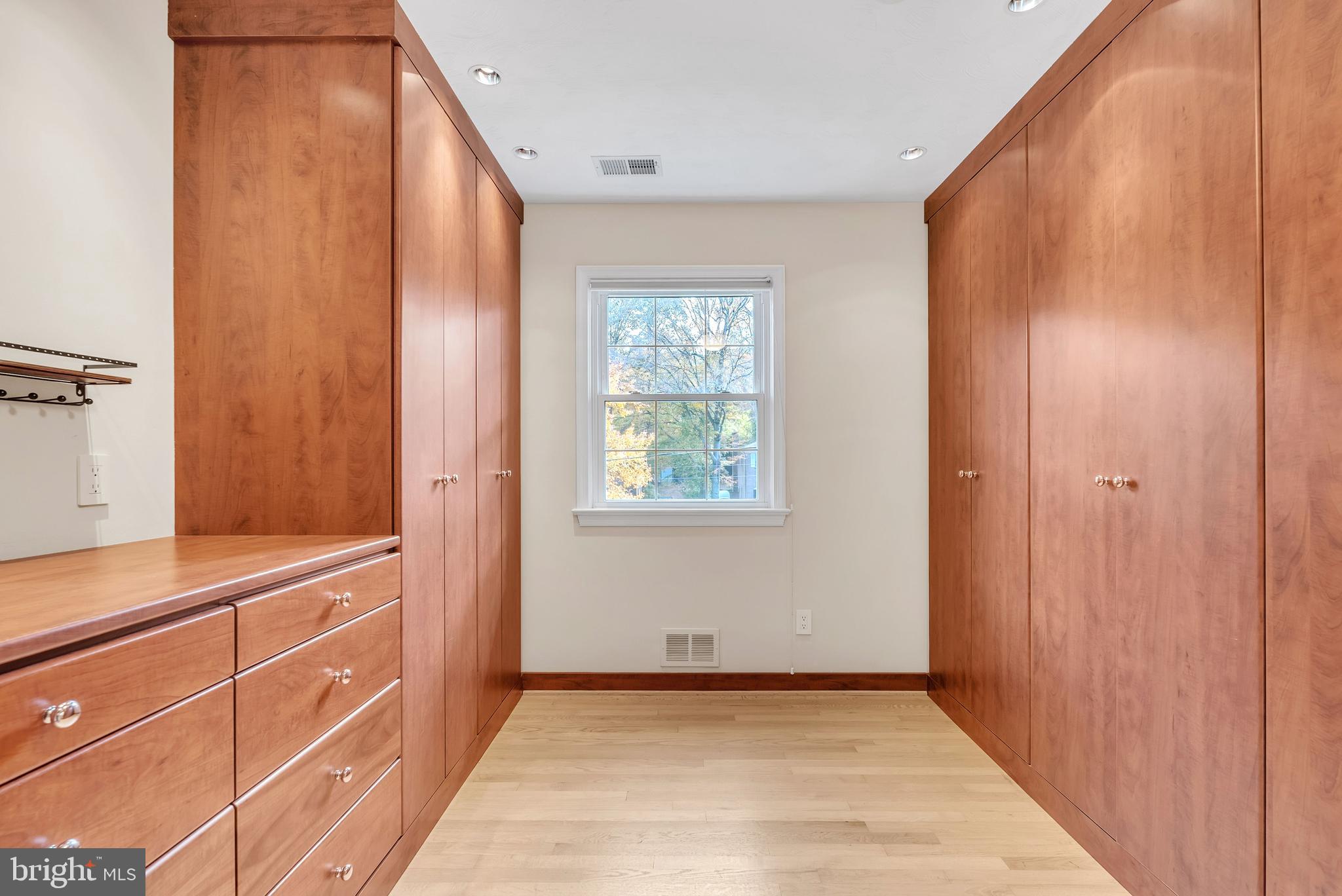 2124 EDGEWATER PARKWAY