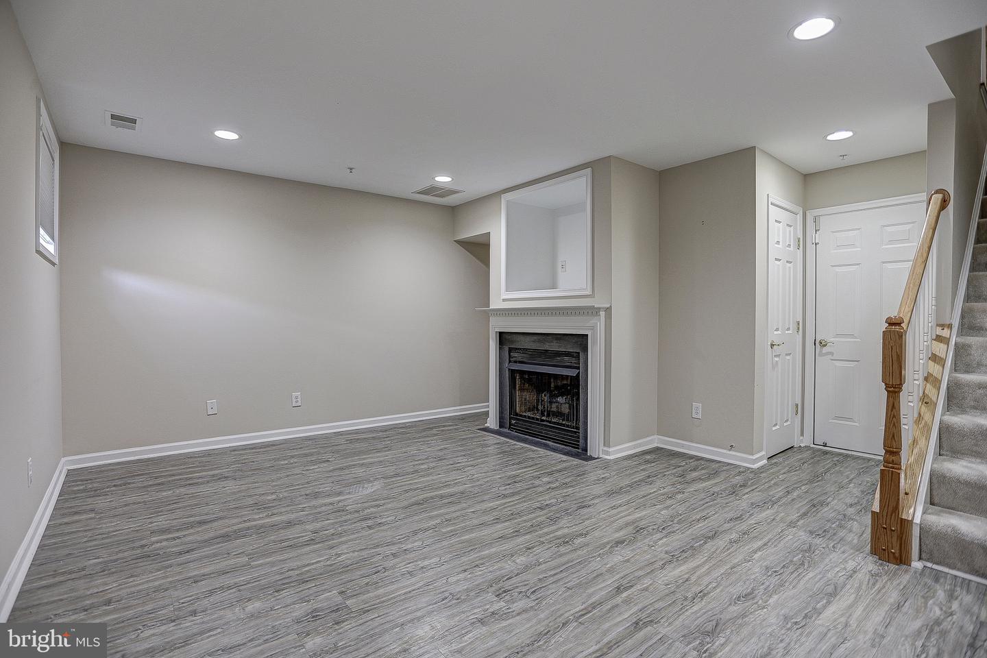 524 Fallsgrove Dr