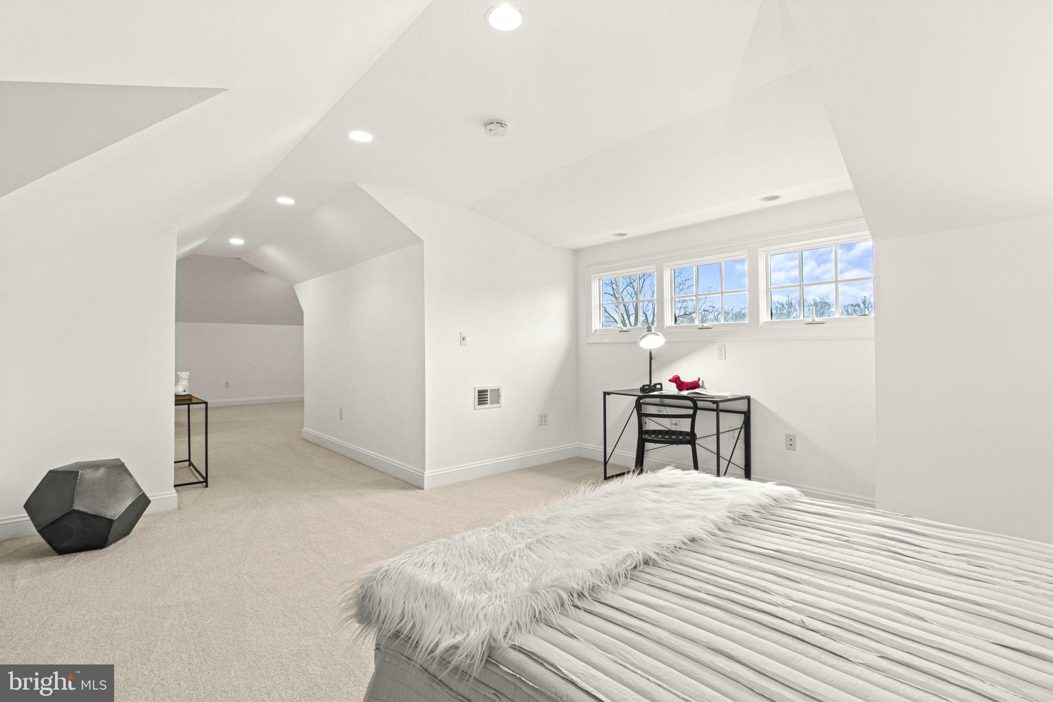 5801 IPSWICH ROAD