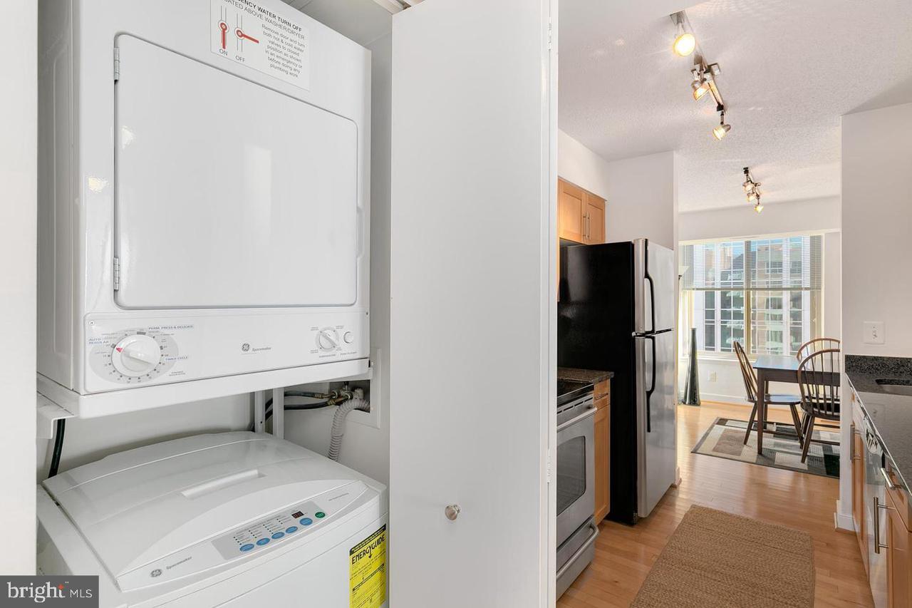 7500 Woodmont Ave #S1006