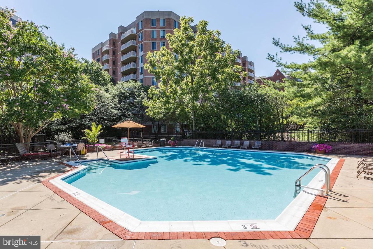 7500 Woodmont Ave #S1006