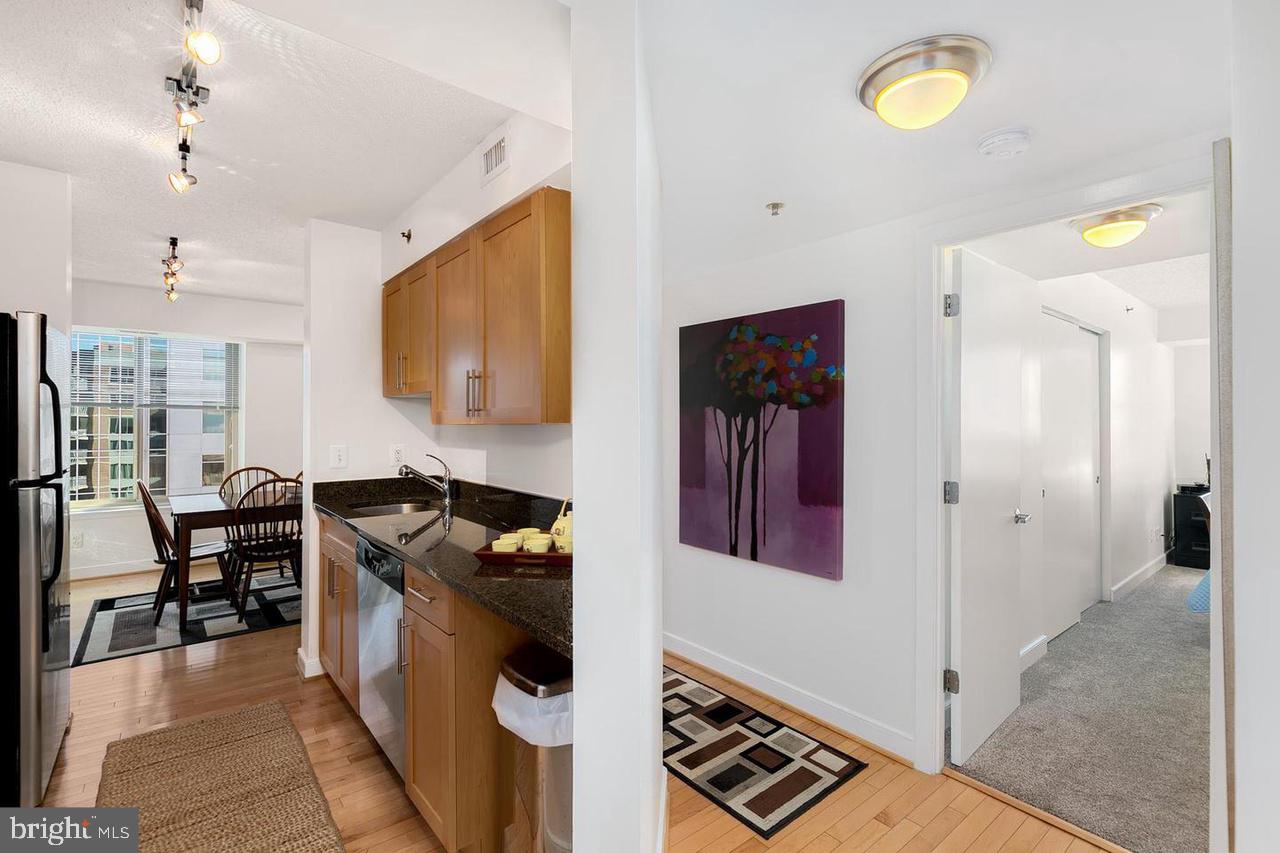 7500 Woodmont Ave #S1006