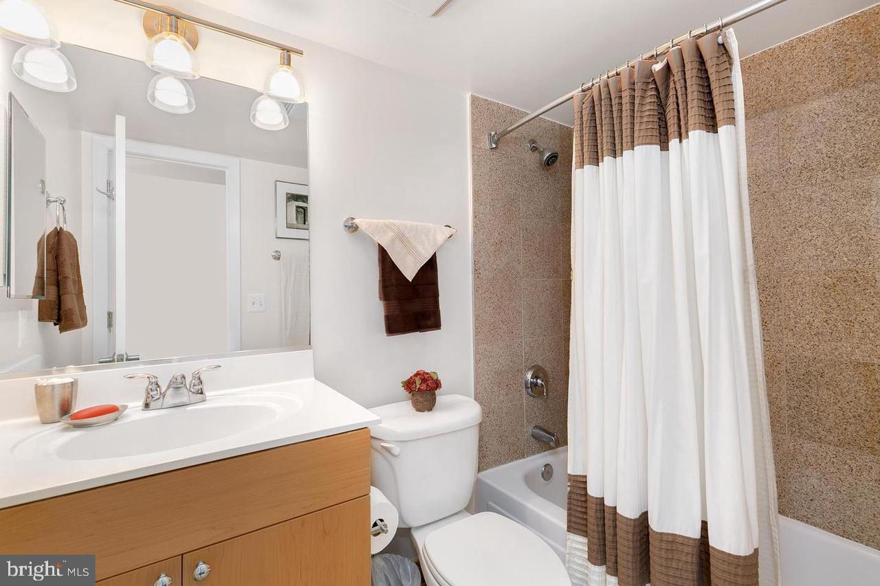 7500 Woodmont Ave #S1006