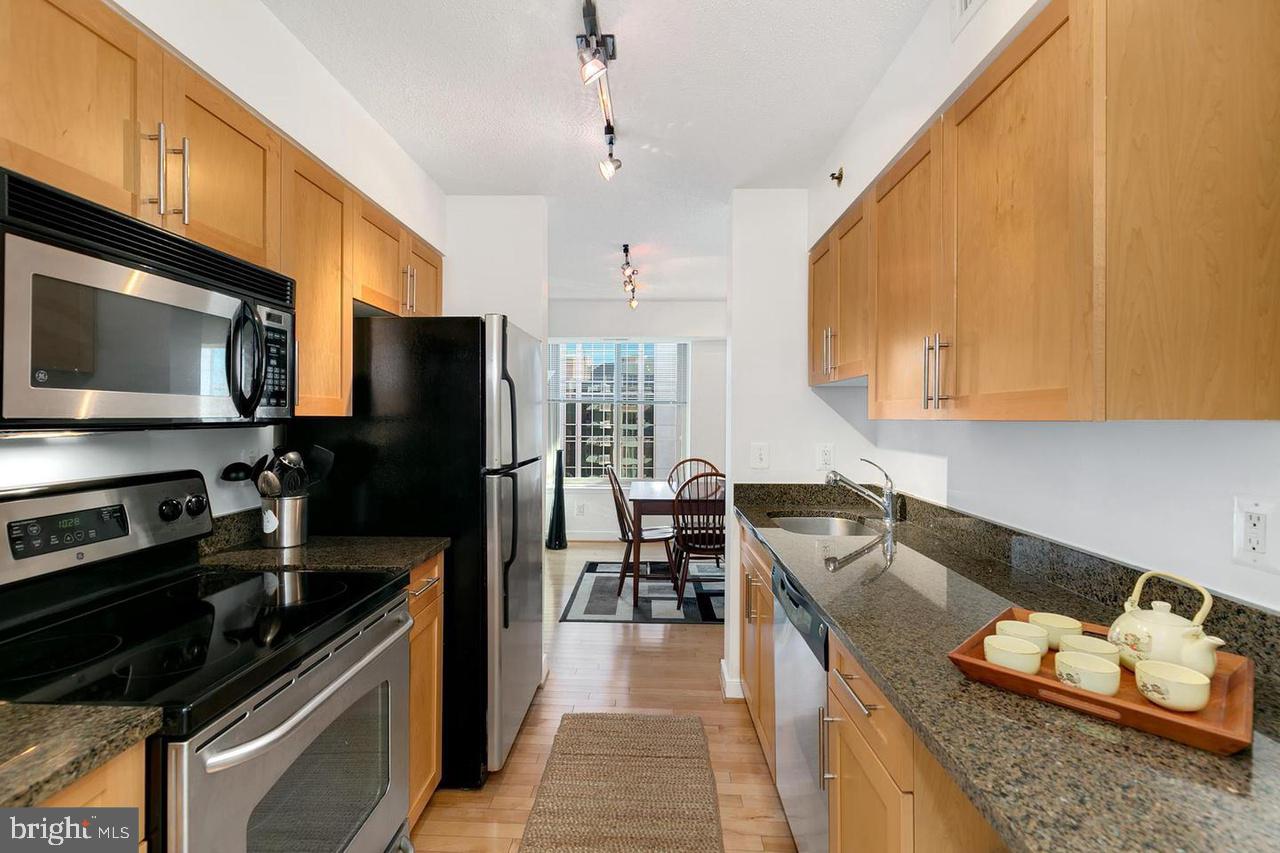 7500 Woodmont Ave #S1006