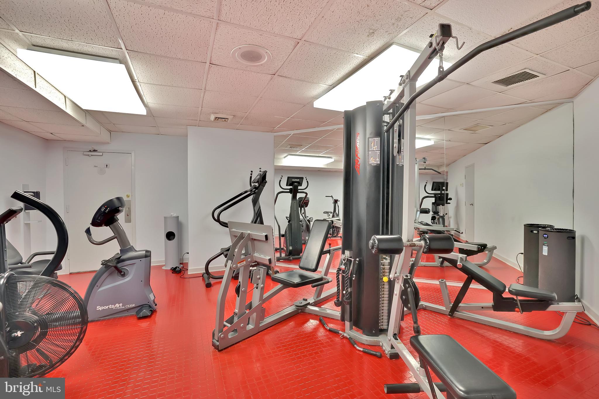 4601 N PARK AVENUE 915-Q