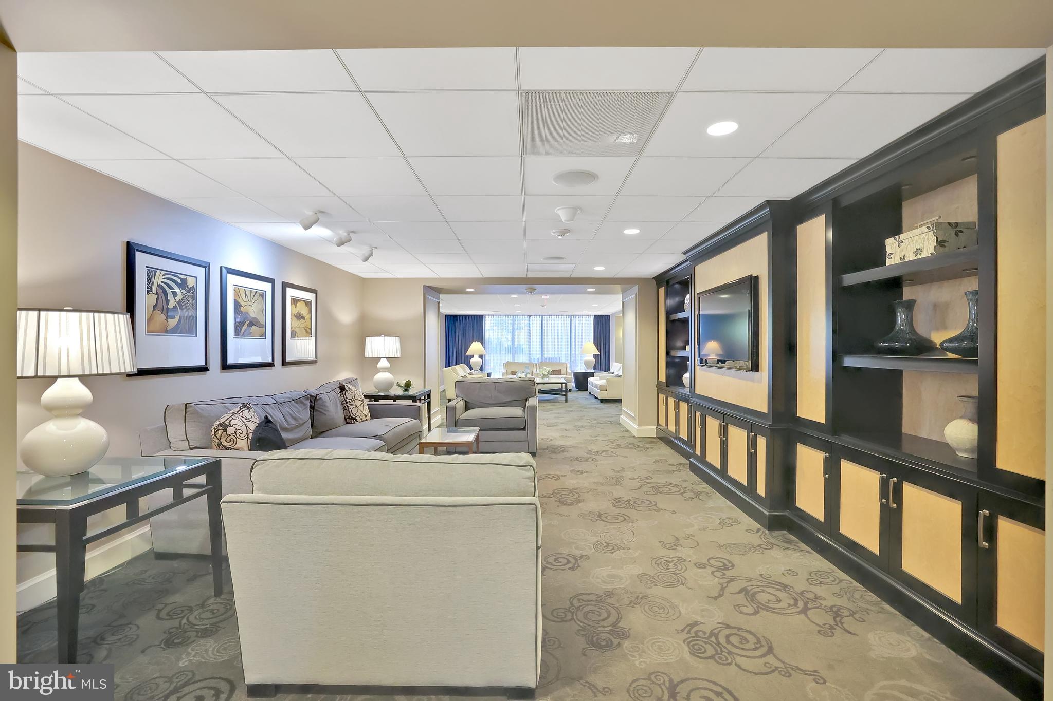 4601 N PARK AVENUE 915-Q