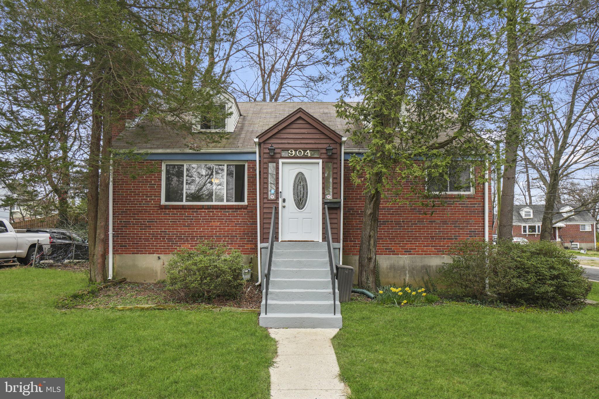 904 DRYDEN STREET