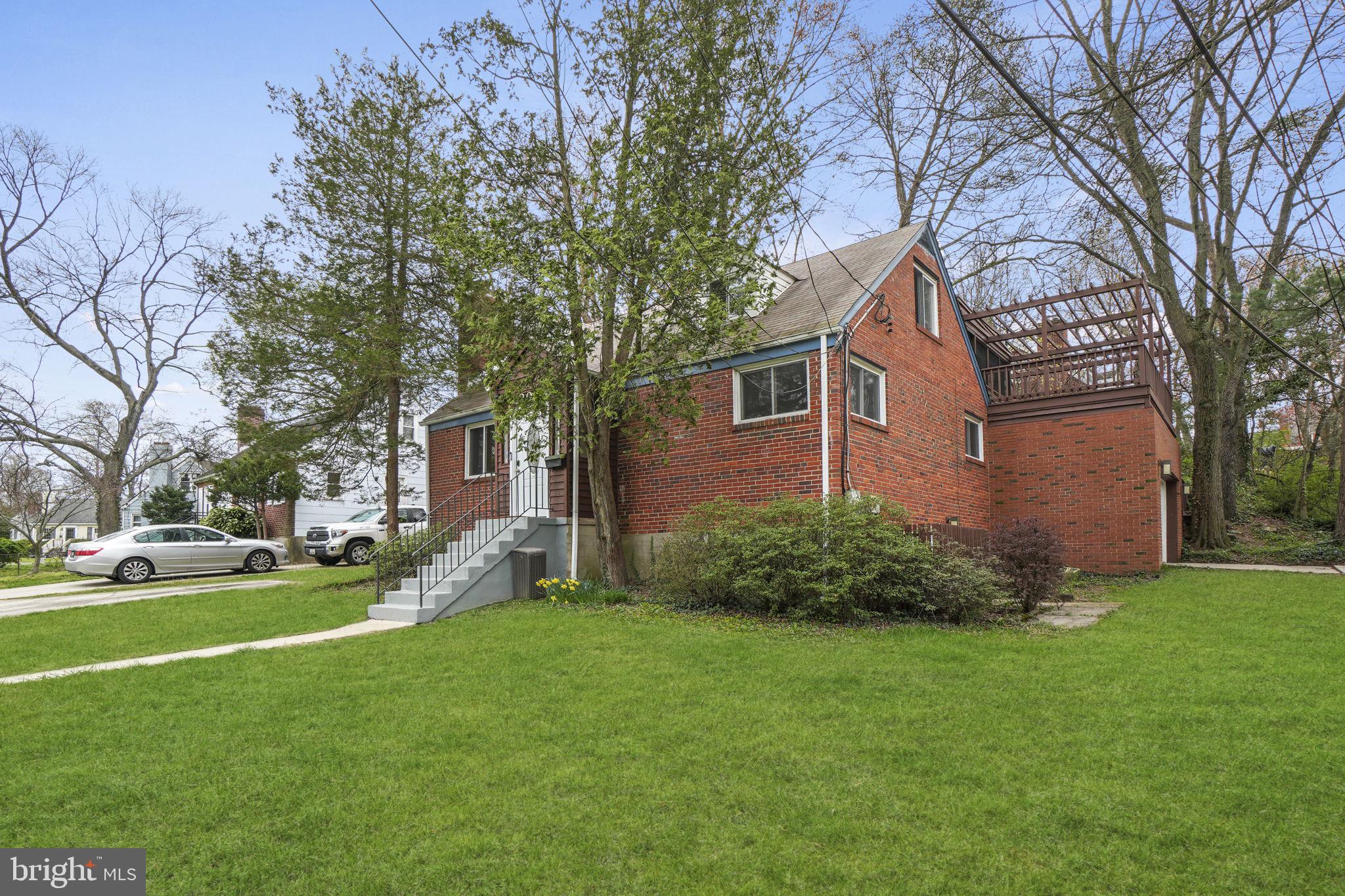 904 DRYDEN STREET