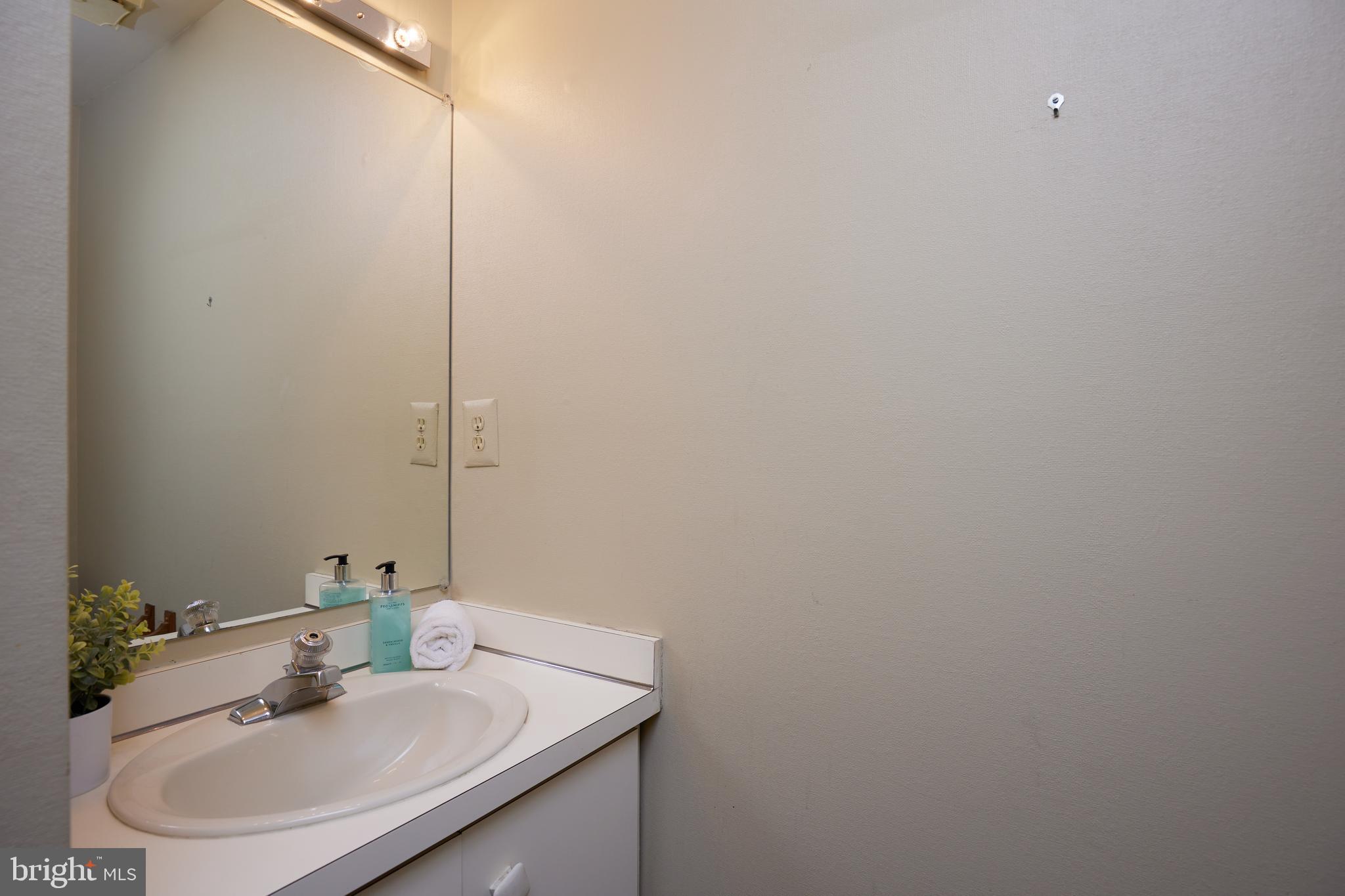 7 ARLIVE COURT