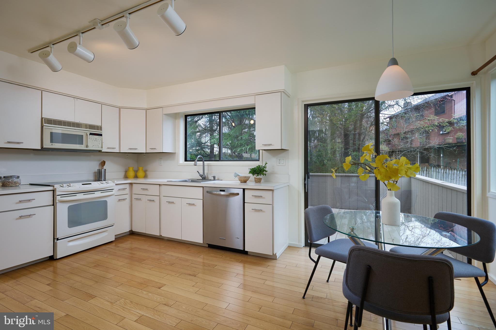 7 ARLIVE COURT