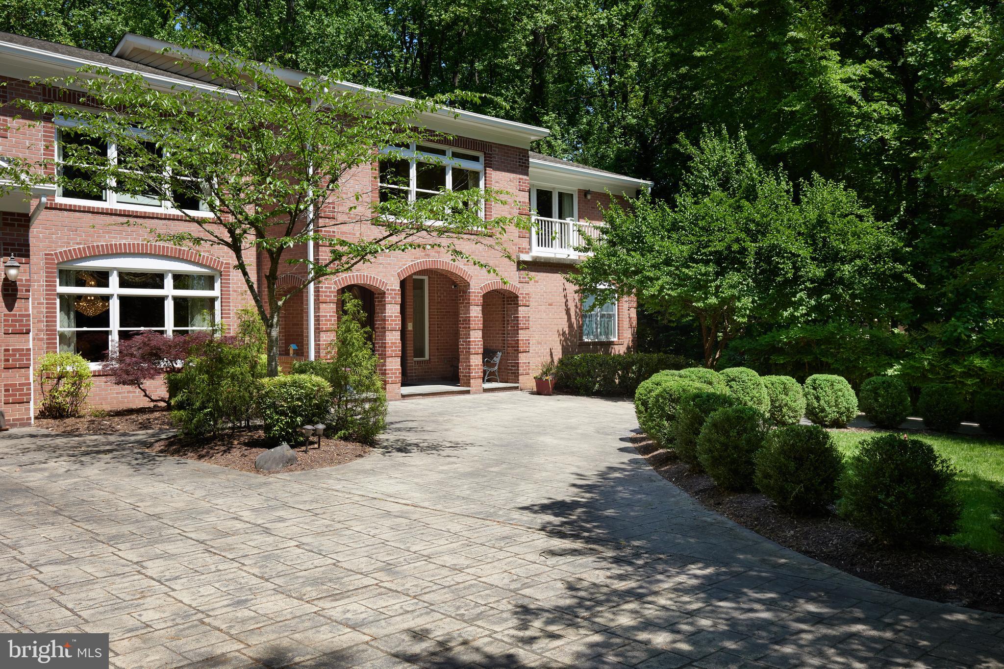 8505 CARLYNN DRIVE
