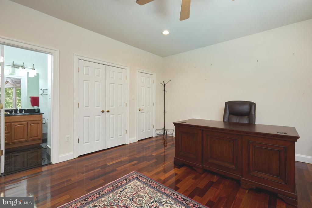 8505 CARLYNN DRIVE