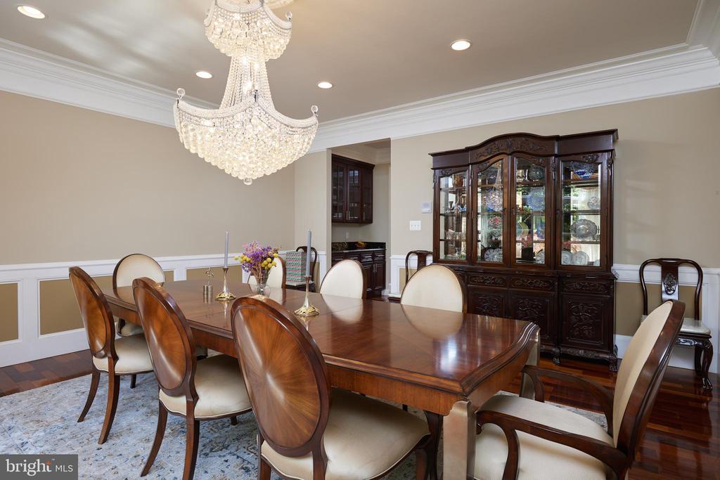 8505 CARLYNN DRIVE