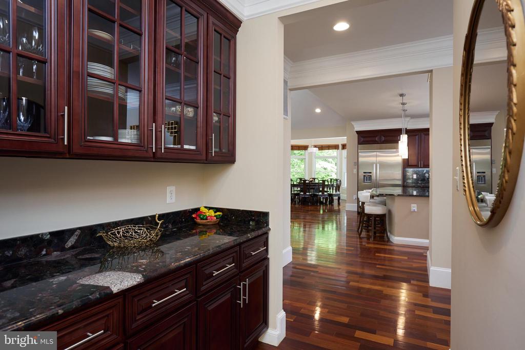 8505 CARLYNN DRIVE