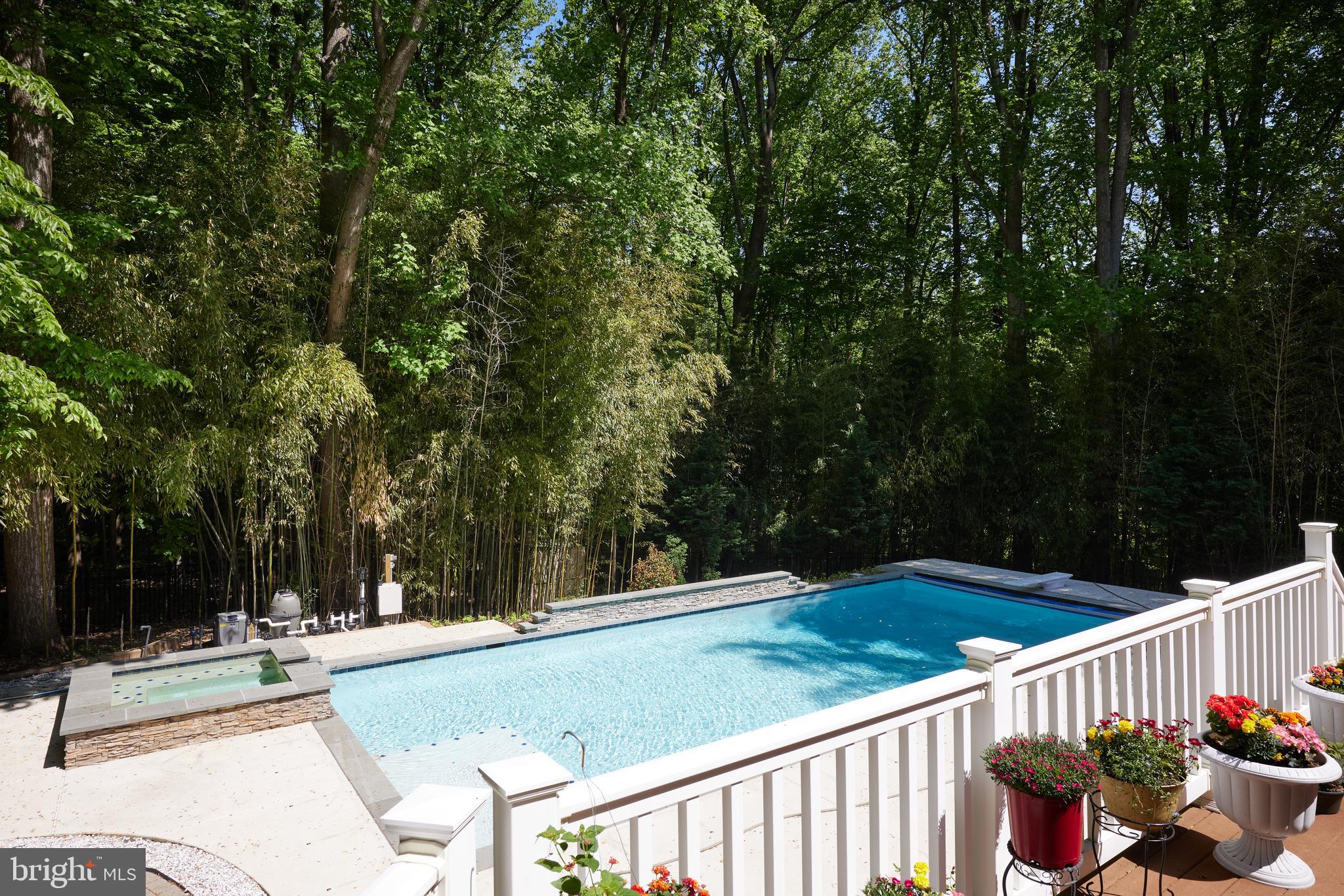 8505 CARLYNN DRIVE