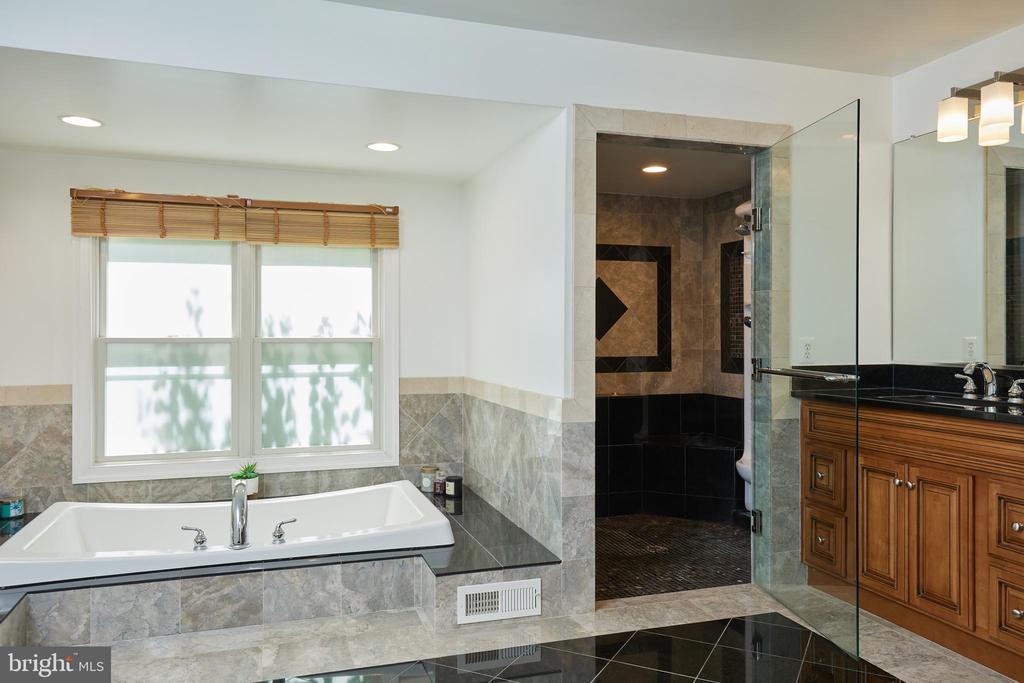 8505 CARLYNN DRIVE