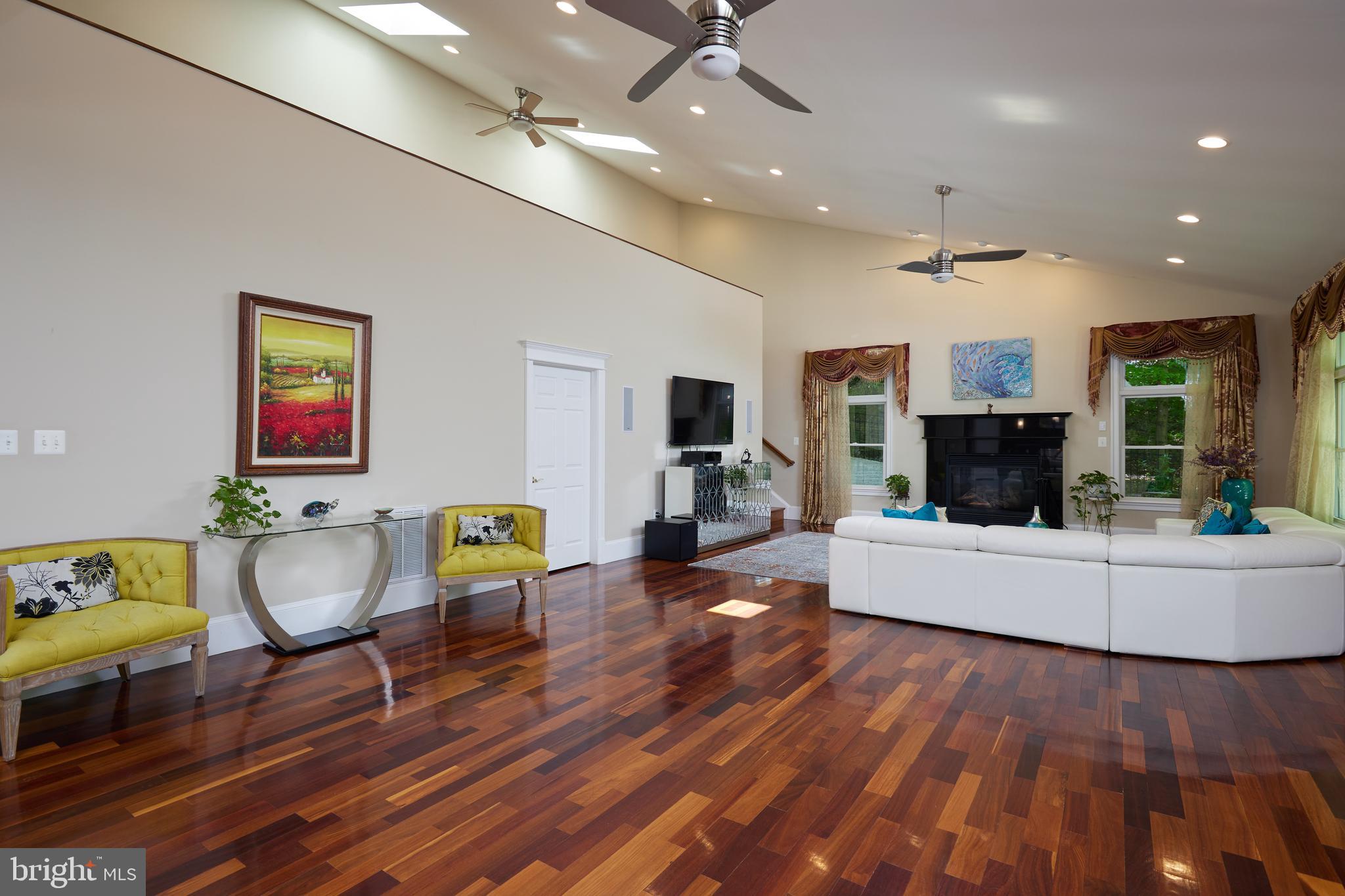 8505 CARLYNN DRIVE