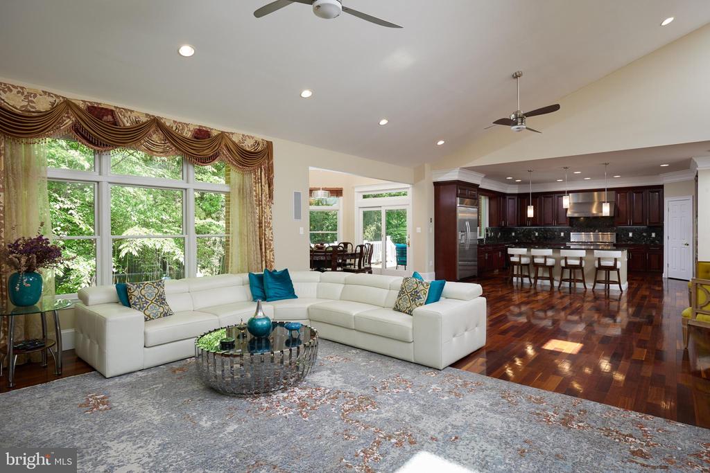 8505 CARLYNN DRIVE