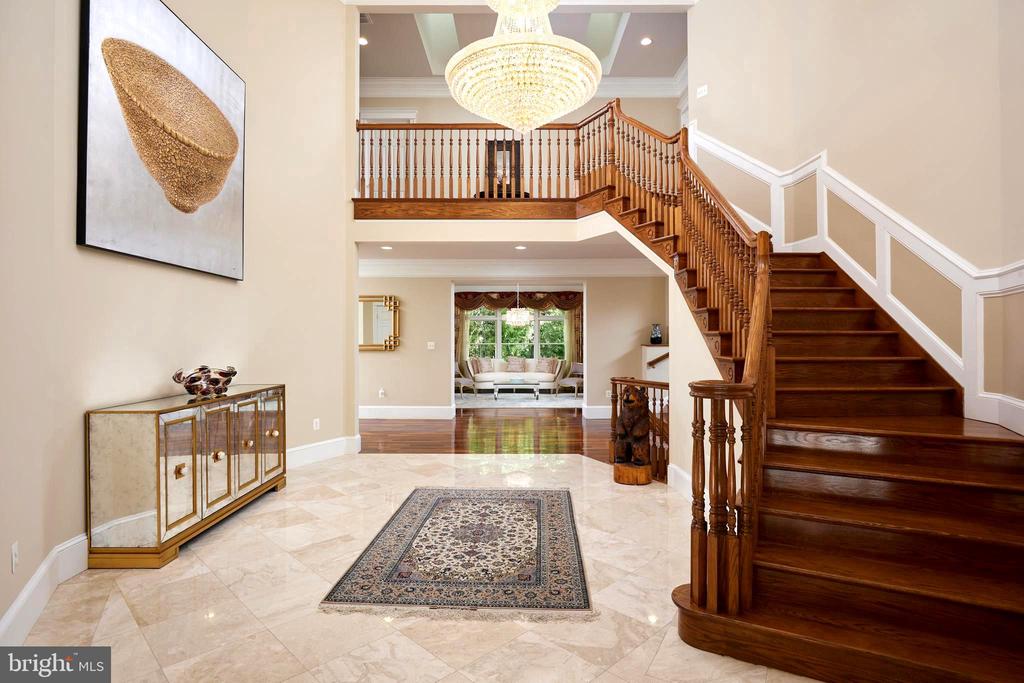 8505 CARLYNN DRIVE