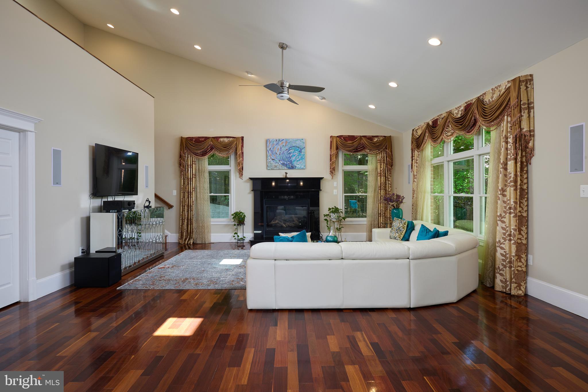 8505 CARLYNN DRIVE