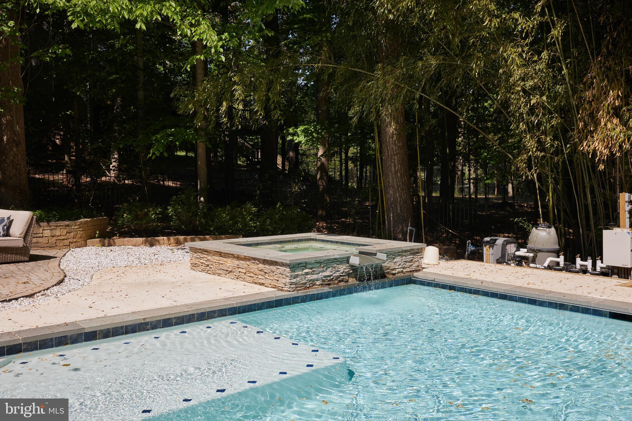 8505 CARLYNN DRIVE