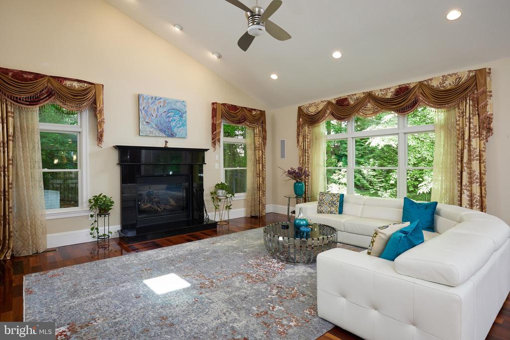 8505 CARLYNN DRIVE