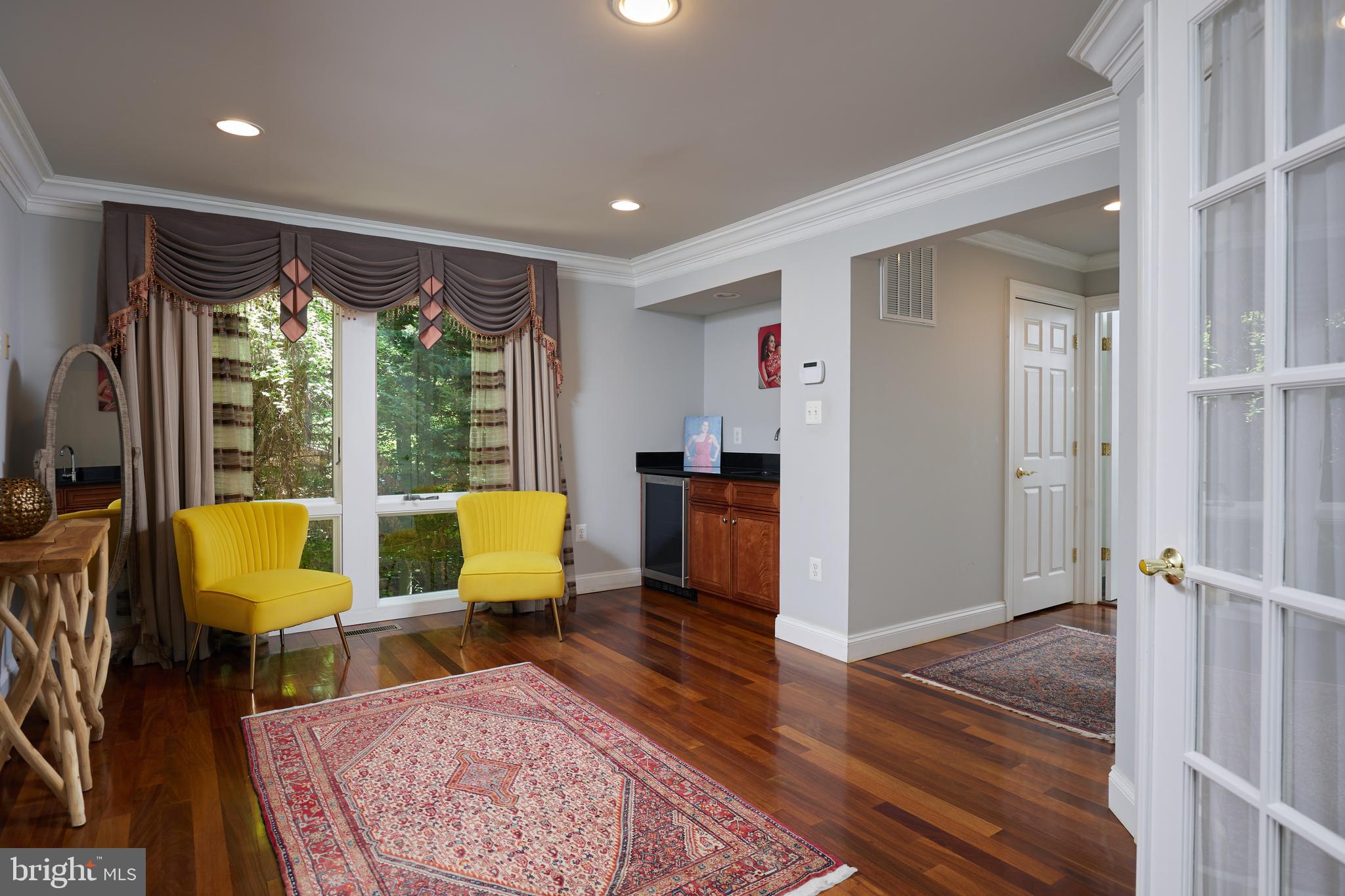 8505 CARLYNN DRIVE