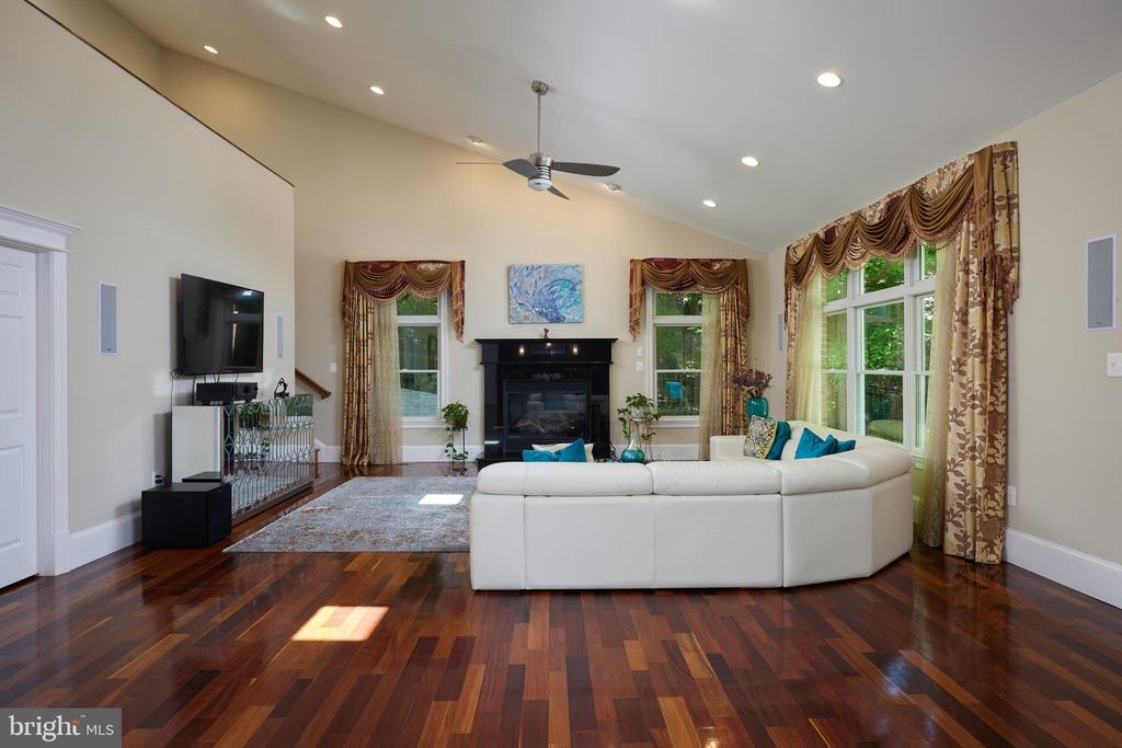 8505 CARLYNN DRIVE