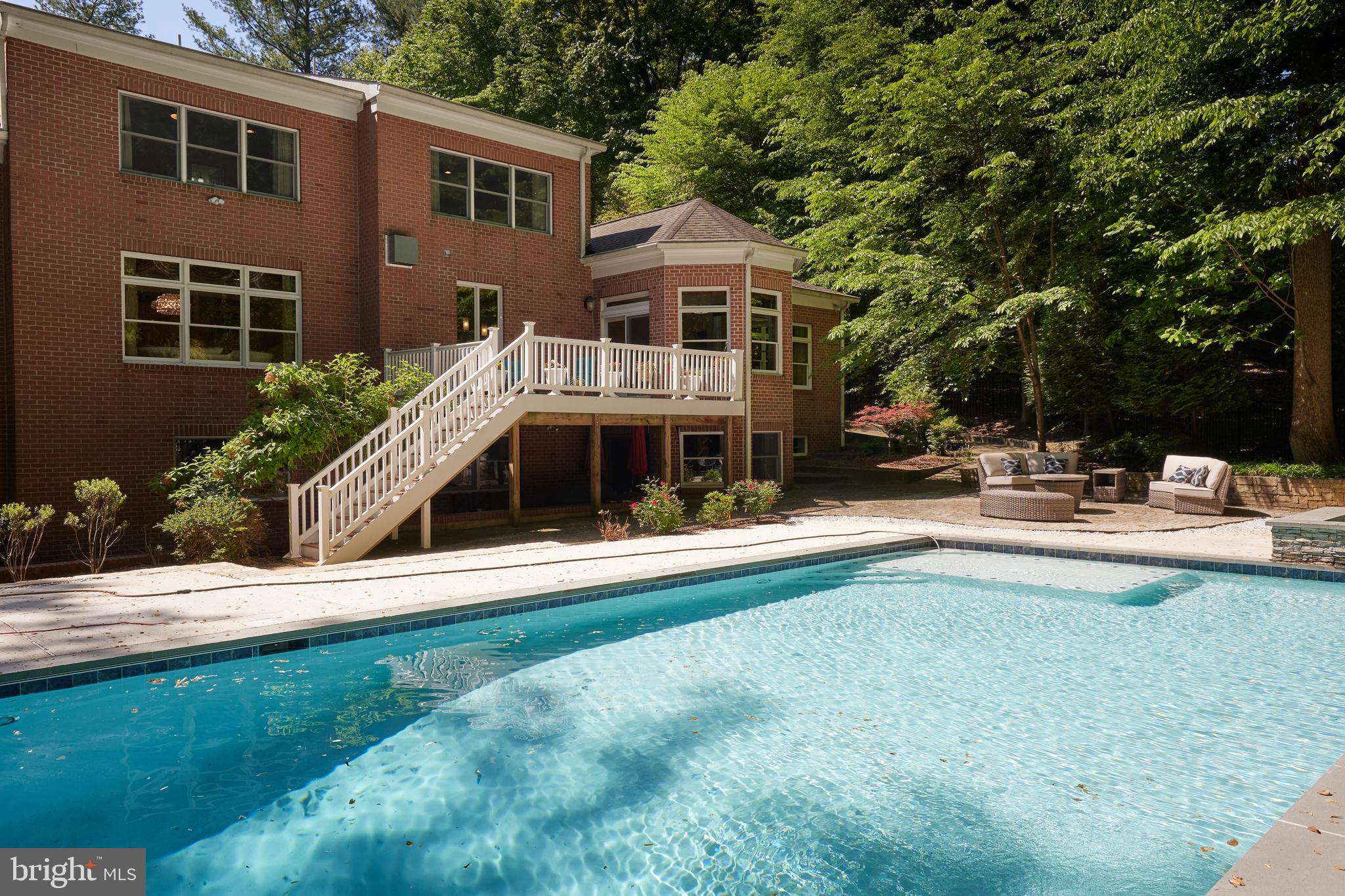 8505 CARLYNN DRIVE