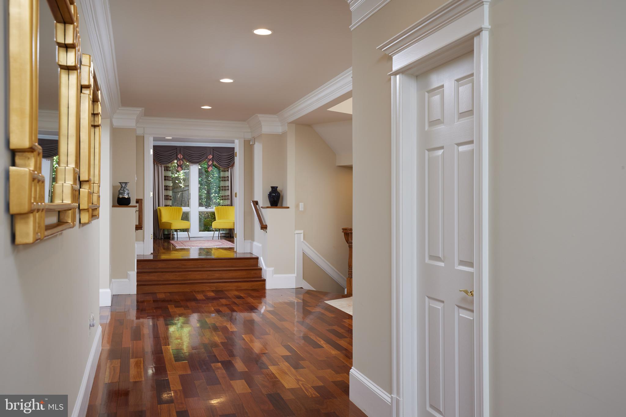 8505 CARLYNN DRIVE