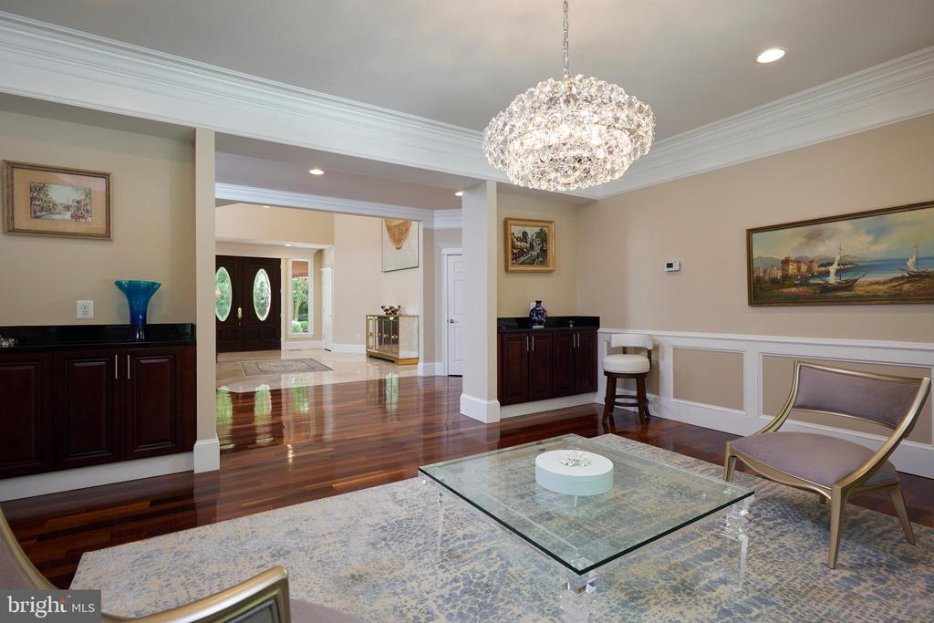 8505 CARLYNN DRIVE