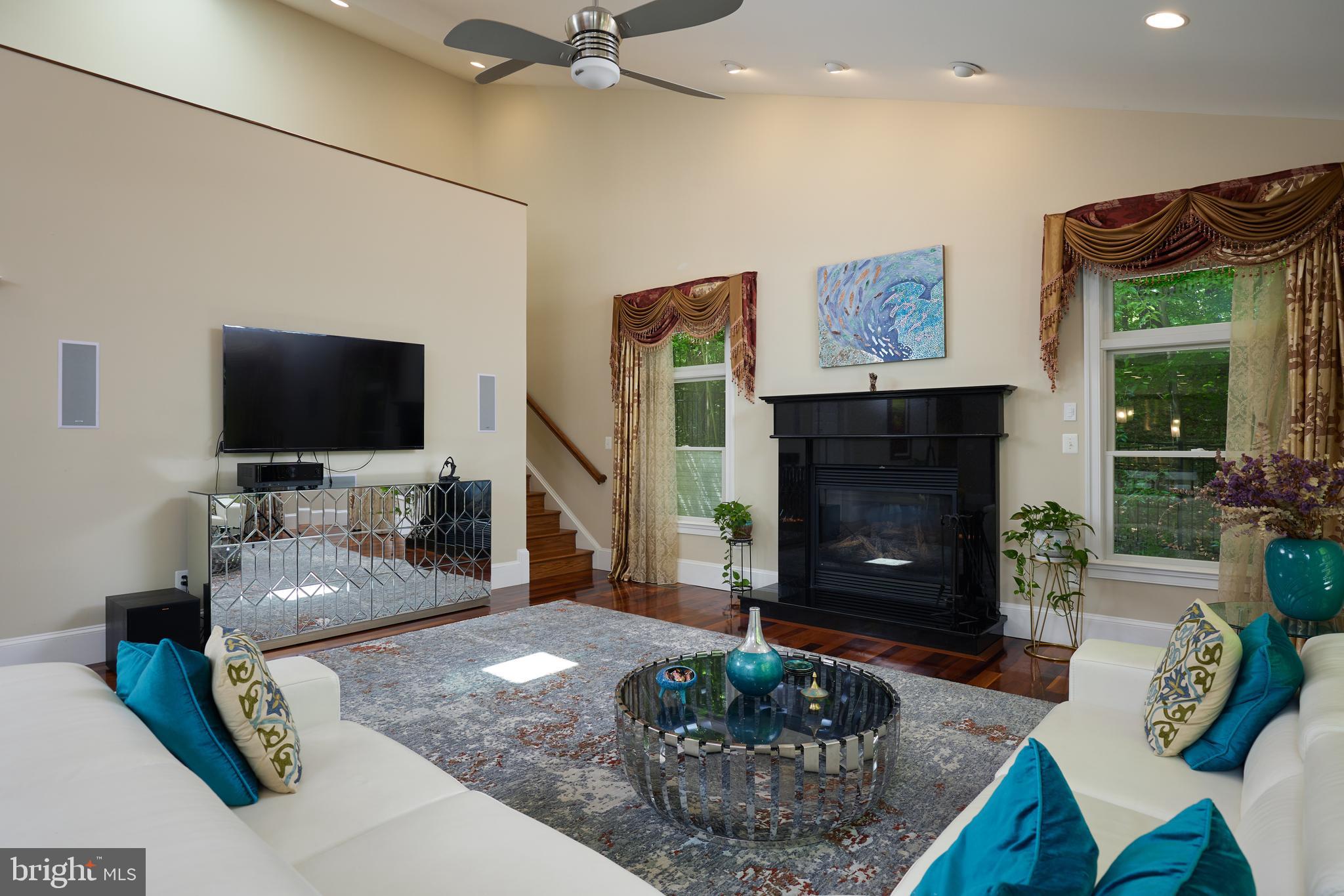 8505 CARLYNN DRIVE