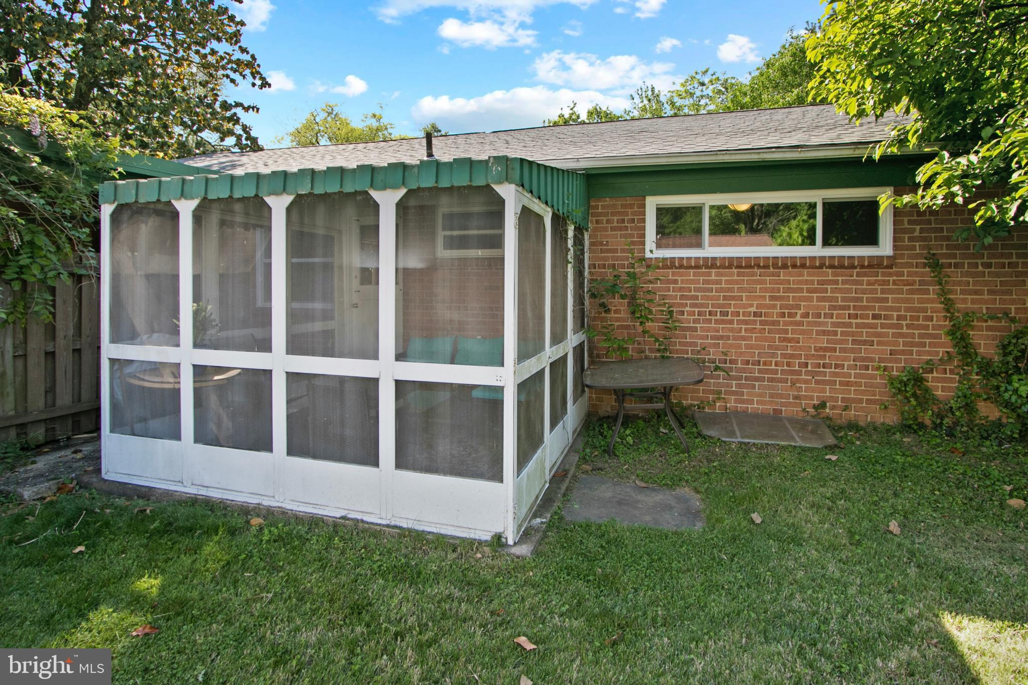 1207 BALLARD STREET